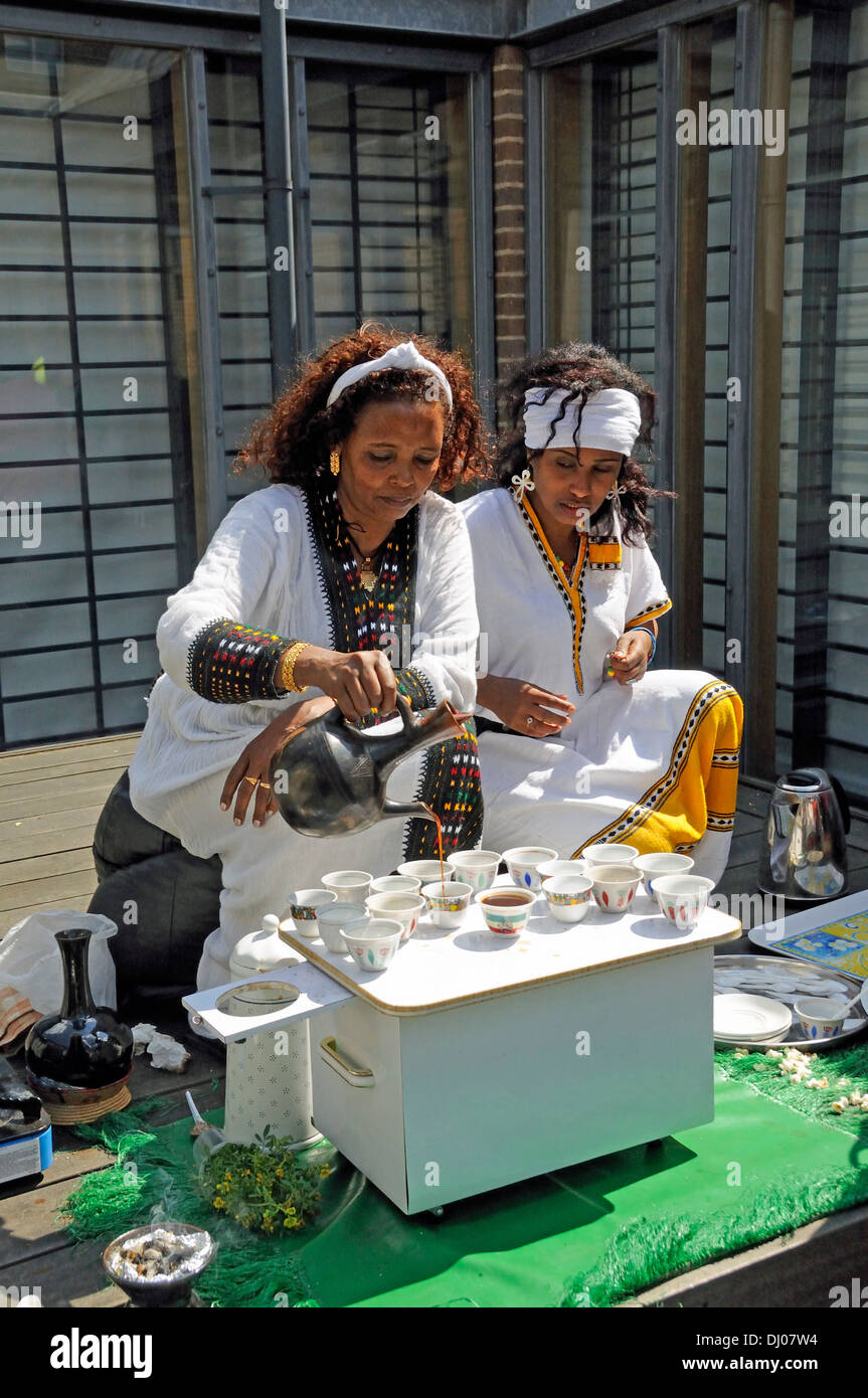 Äthiopischer Kaffee-Zeremonie in der Schule von Orientalen und afrikanische Studien SOAS London England UK Stockfoto