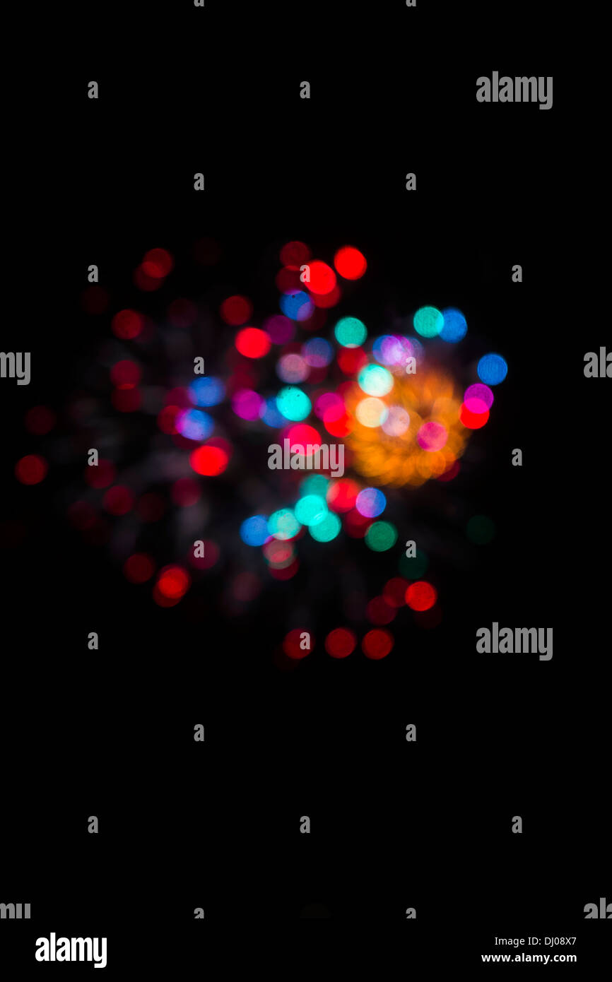 Multi Farbe Feuerwerk explodieren leichte Blüte Stockfoto