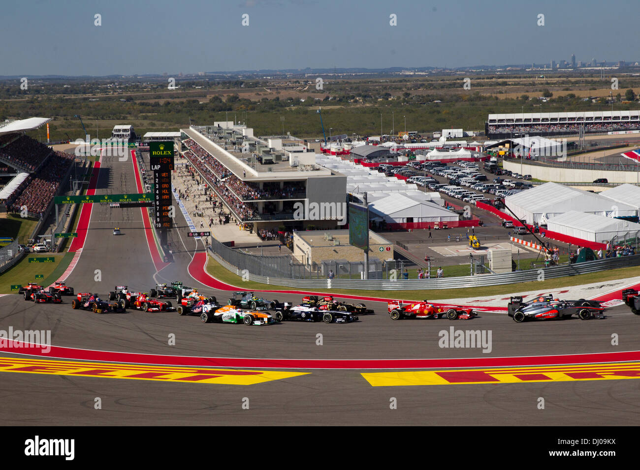 Die erste Runde der Formel 1 United States Grand Prix auf dem Circuit of the Americas verfolgen in der Nähe von Austin, TX. Stockfoto