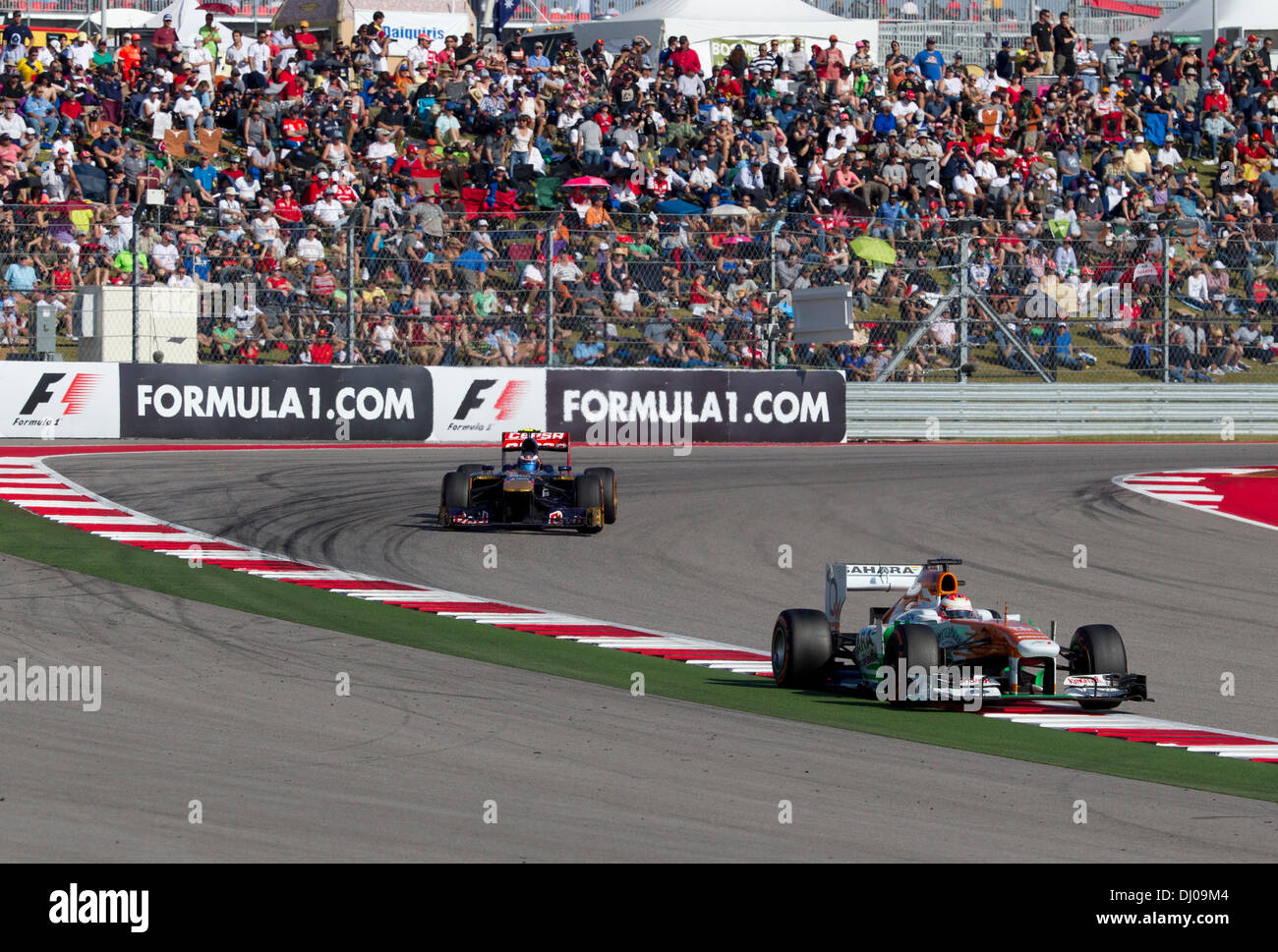 Fahrer Paul di Resta Sahara Force India Köpfe bis zur Ziellinie während des Formel 1 United States Grand Prix in der Nähe von Austin TX Stockfoto