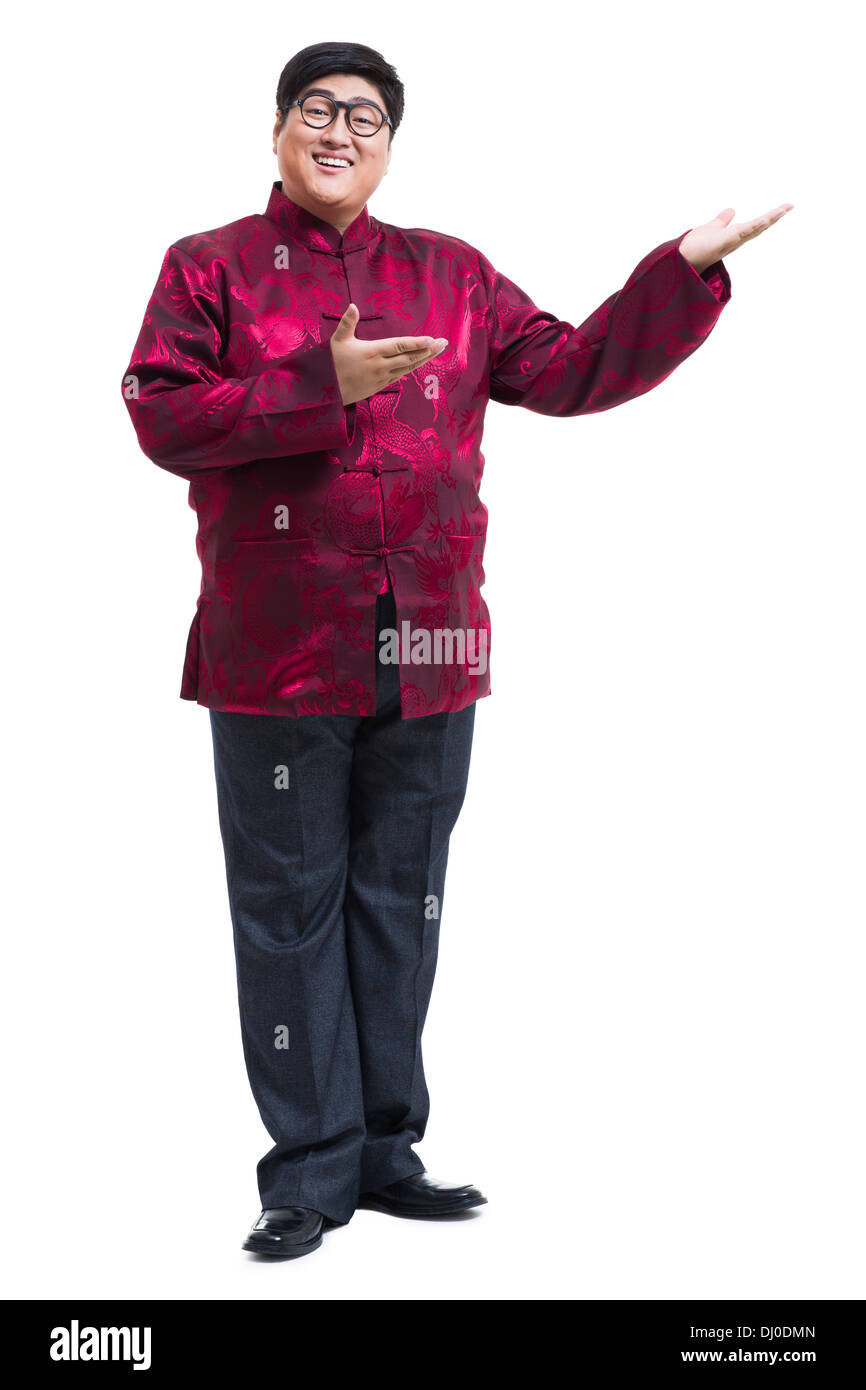 Glücklich Jüngling Tang Anzug präsentieren Stockfoto