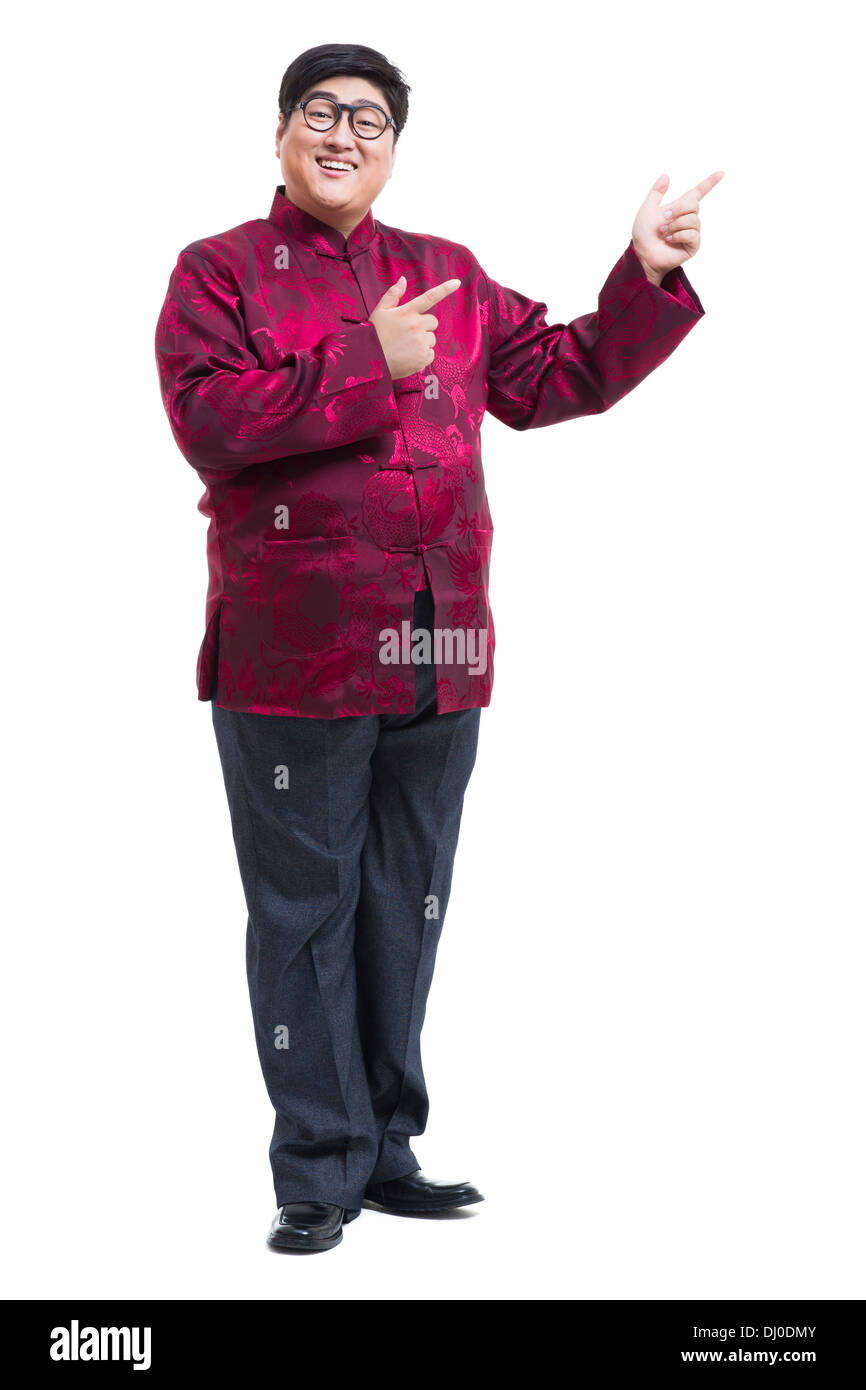 Glücklich Jüngling in Tang Anzug zeigen Stockfoto