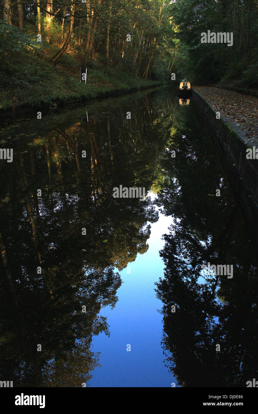 Narrowboat auf Kanal an Chirk Stockfoto