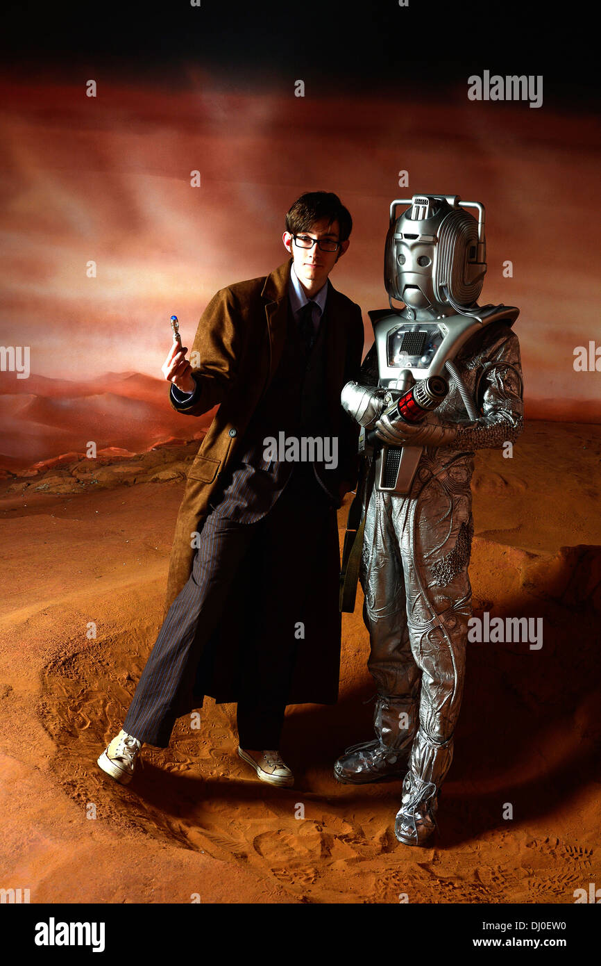 "Deute" Steve Robinson von Leicester und Nathan Ward von Lowestoft als der zehnte Dr Who, (David Mieter), bei der "Wissenschaft von den Timelords" Event in The National Space Centre in Leicester Stockfoto