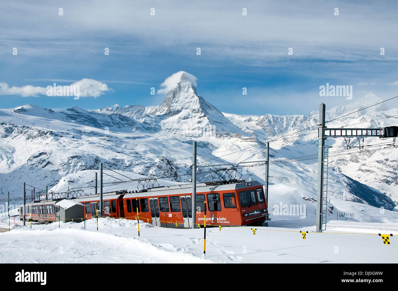 ZERMATT - Januar 17: Rote Zug Klettern bis Gornergrat Station am 17. Januar 2013 in Zermatt in der Schweiz. Der Gornergrat Stockfoto