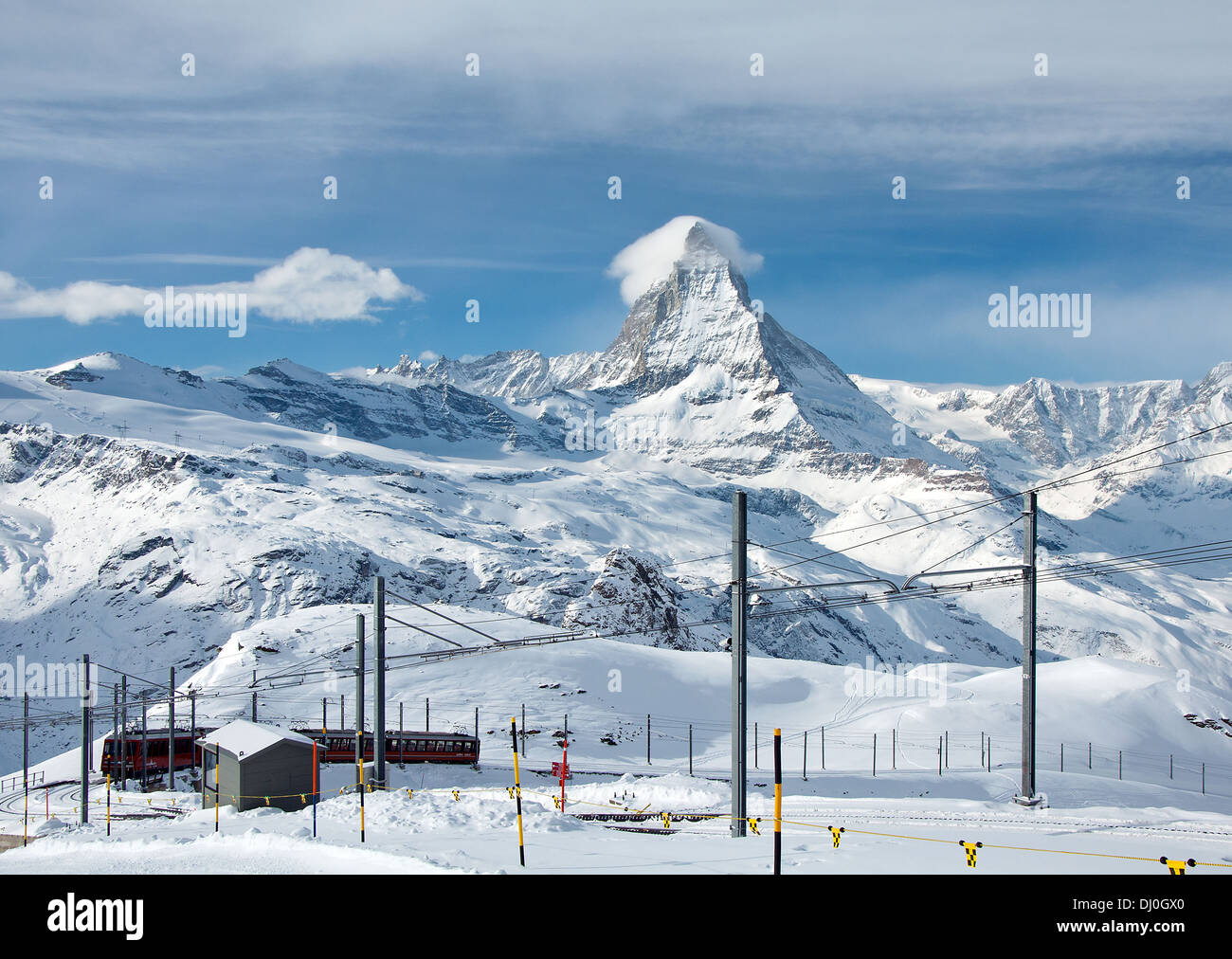 ZERMATT - Januar 17: Rote Zug Klettern bis Gornergrat Station am 17. Januar 2013 in Zermatt in der Schweiz. Der Gornergrat Stockfoto