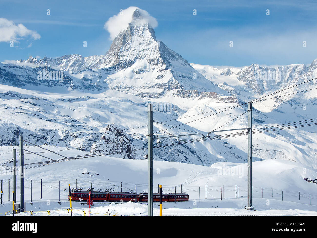 ZERMATT - Januar 17: Rote Zug Klettern bis Gornergrat Station am 17. Januar 2013 in Zermatt in der Schweiz. Der Gornergrat Stockfoto