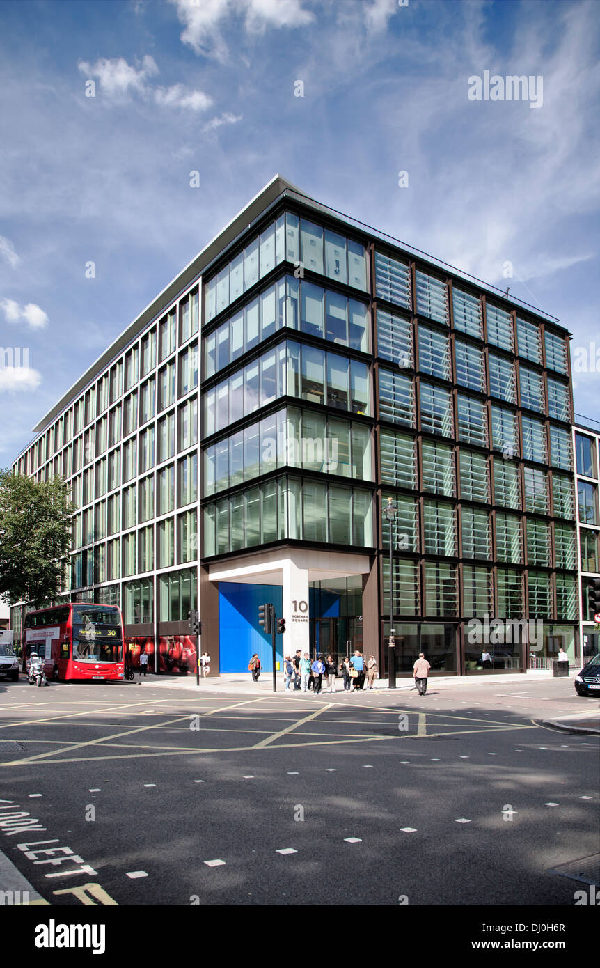 10 Portman Square angesehen von Baker Street, Marylebone, London, England, UK, Europa Stockfoto