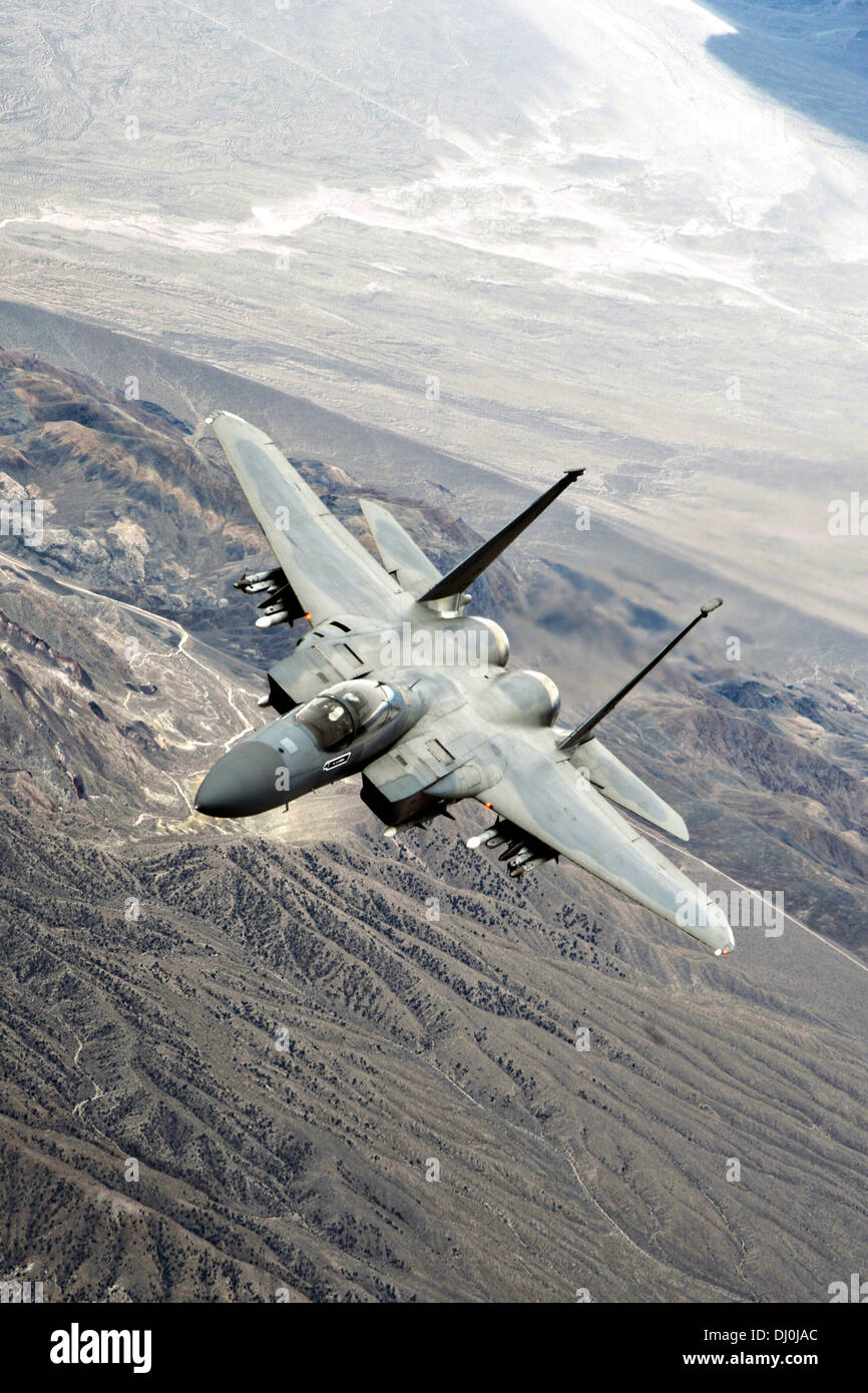 Ein California Air National Guard f-15 Eagle 15. November 2013 über Yosemite, Kalifornien. Stockfoto