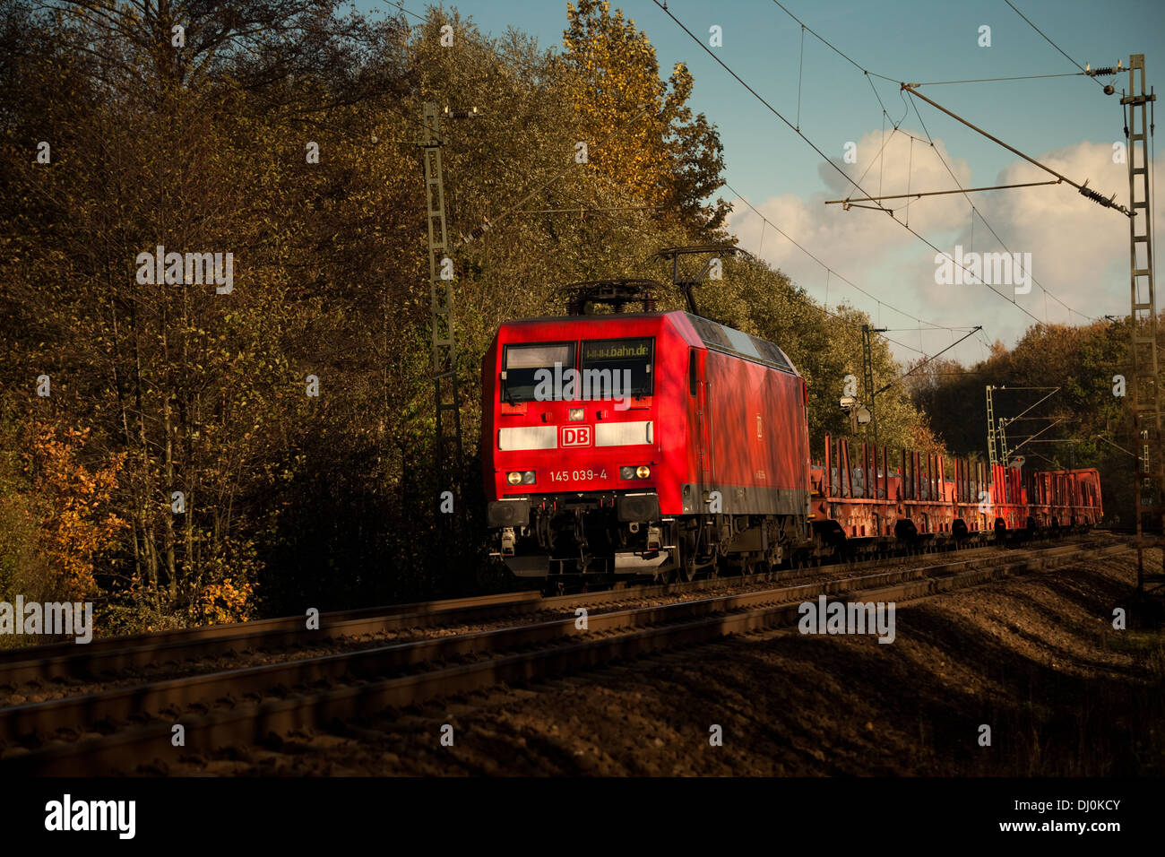 BR145 145 039-4 der DB Mit Einem Gemischten Güterzug Auf der Rollbahn (KBS385 Wanne Eikel-Hamburg KM112 0) B. Osnabrück November 201 Stockfoto