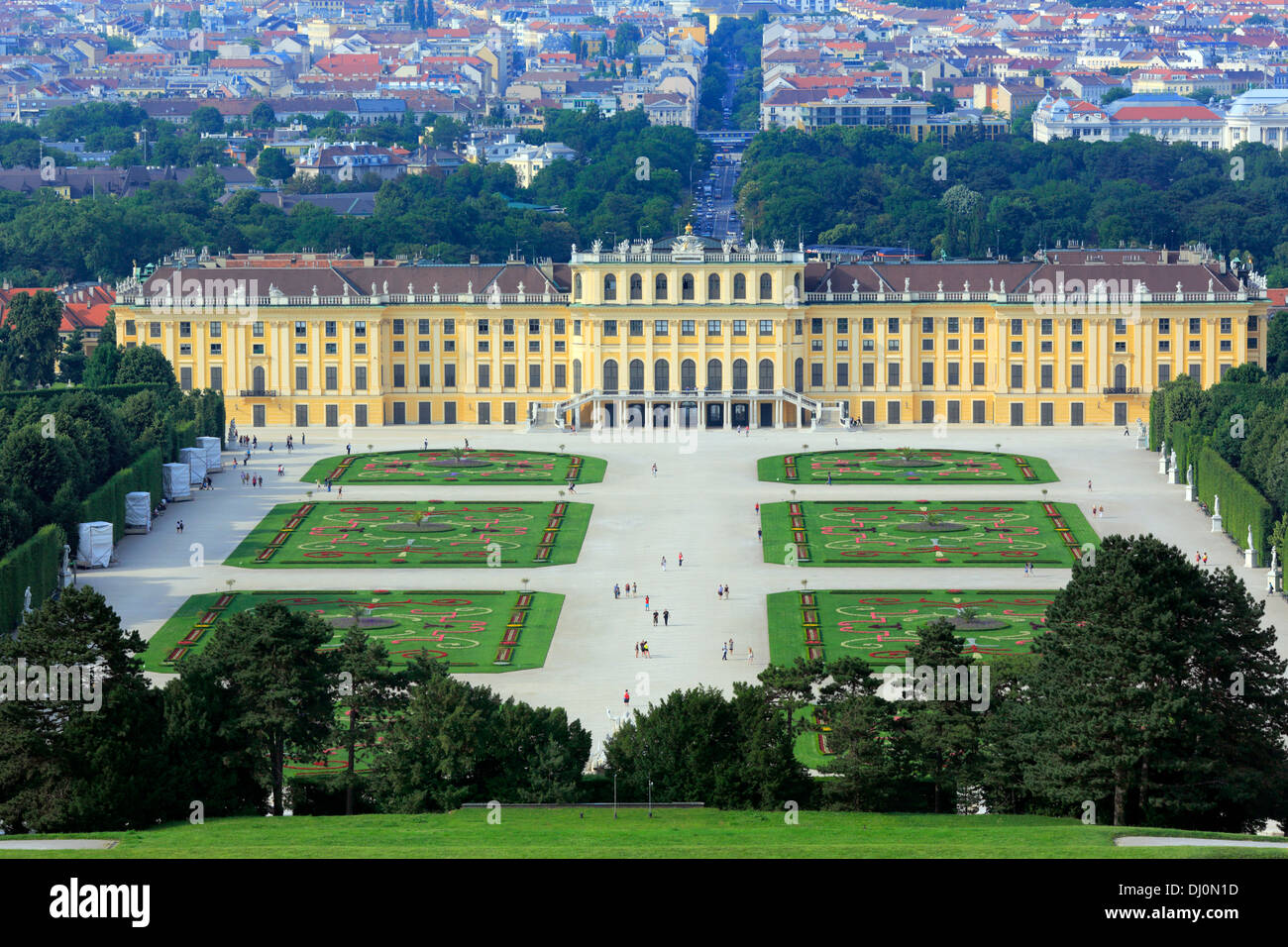 Blick auf Schloss Schönbrunn von Gloriette, Wien, Österreich Stockfoto