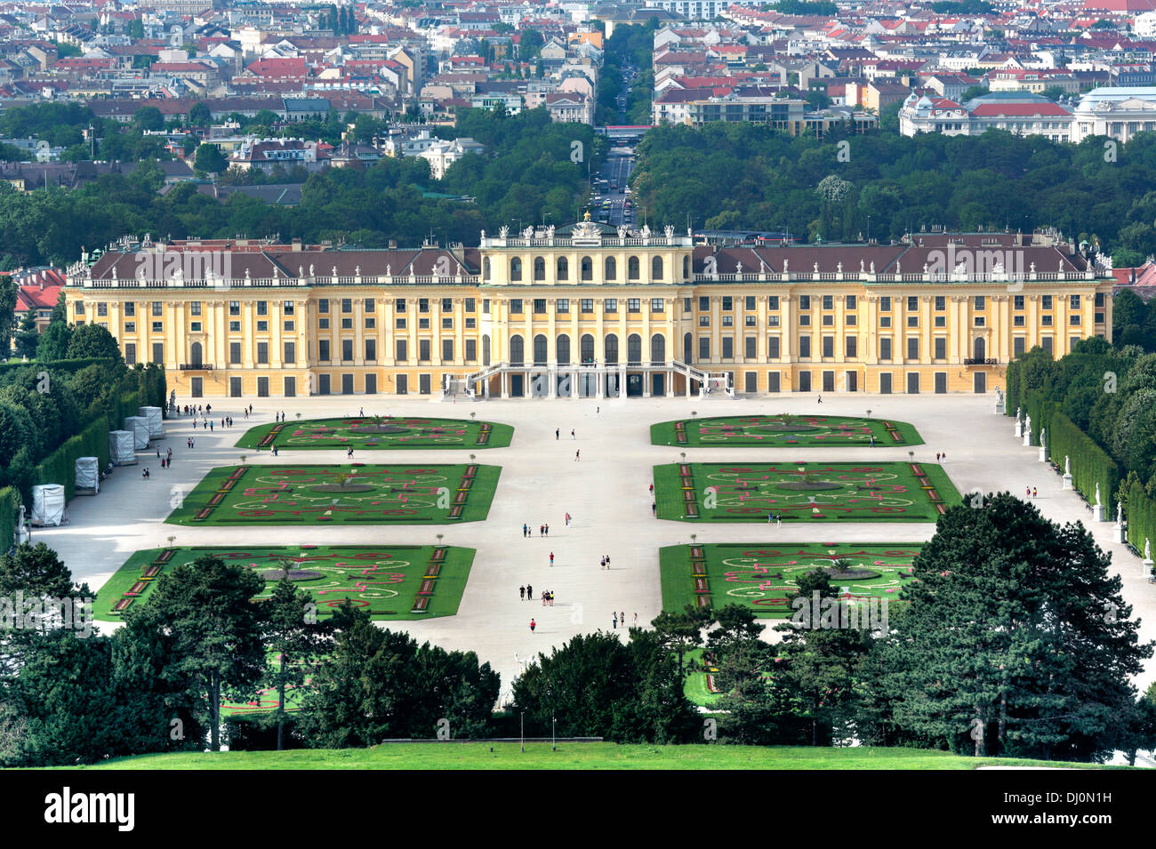 Blick auf Schloss Schönbrunn von Gloriette, Wien, Österreich Stockfoto