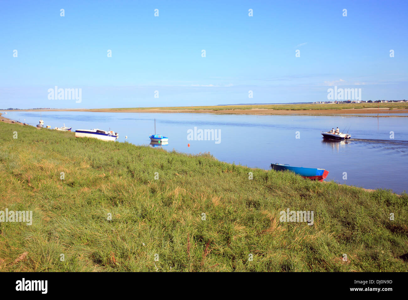 Boote auf Baie De La Somme von Quai Blavet, St Valery Sur Somme, Somme, Picardie, Frankreich Stockfoto