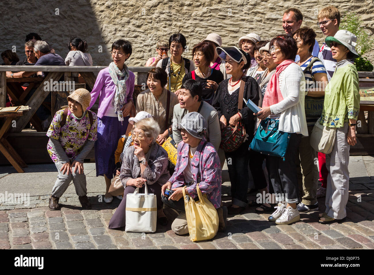 Japanische Reisegruppe immer fotografieren. Tallinn Estland Stockfoto