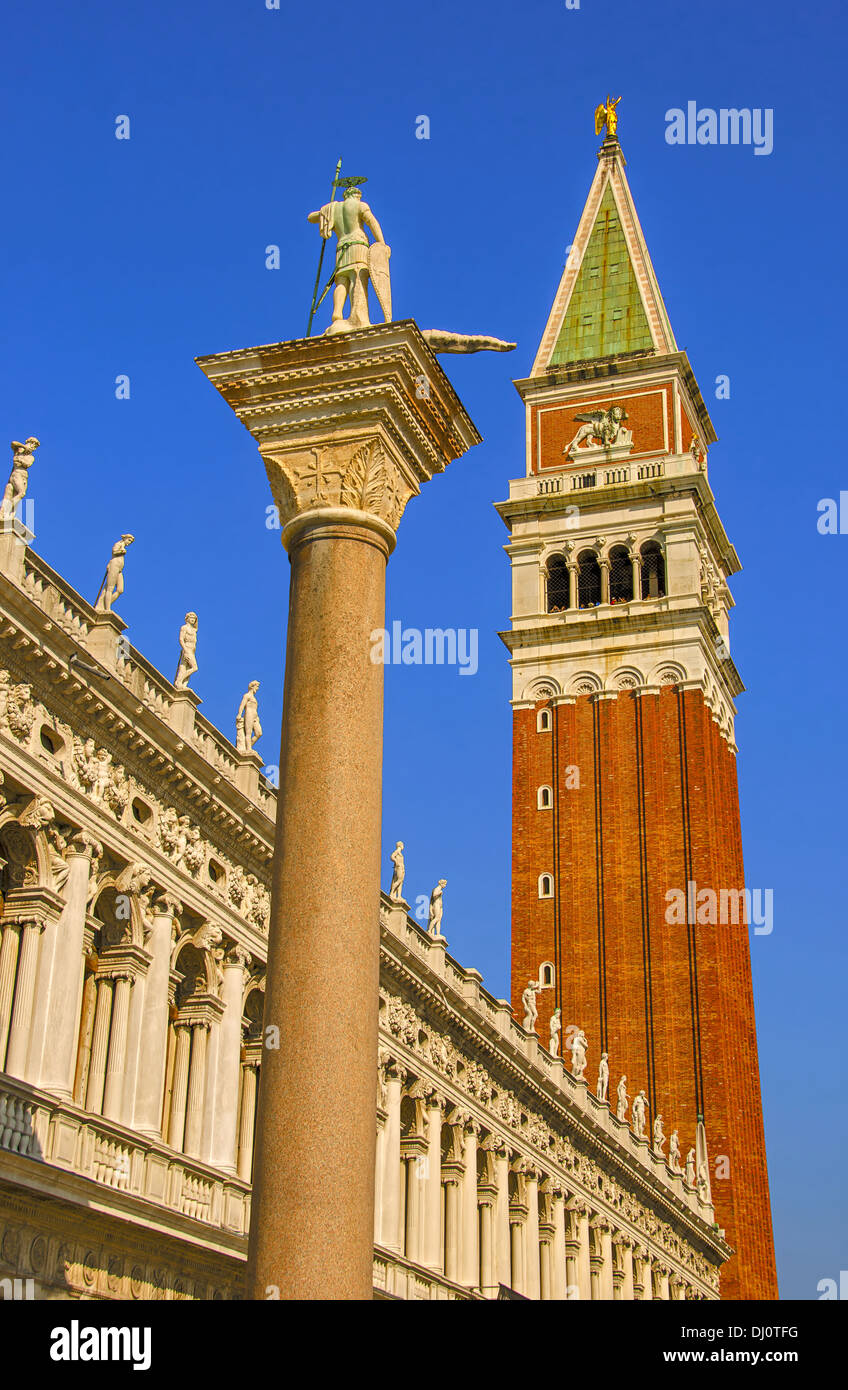 Die Piazzetta und der Campanile in Markusplatz, Venedig, Italien. Stockfoto