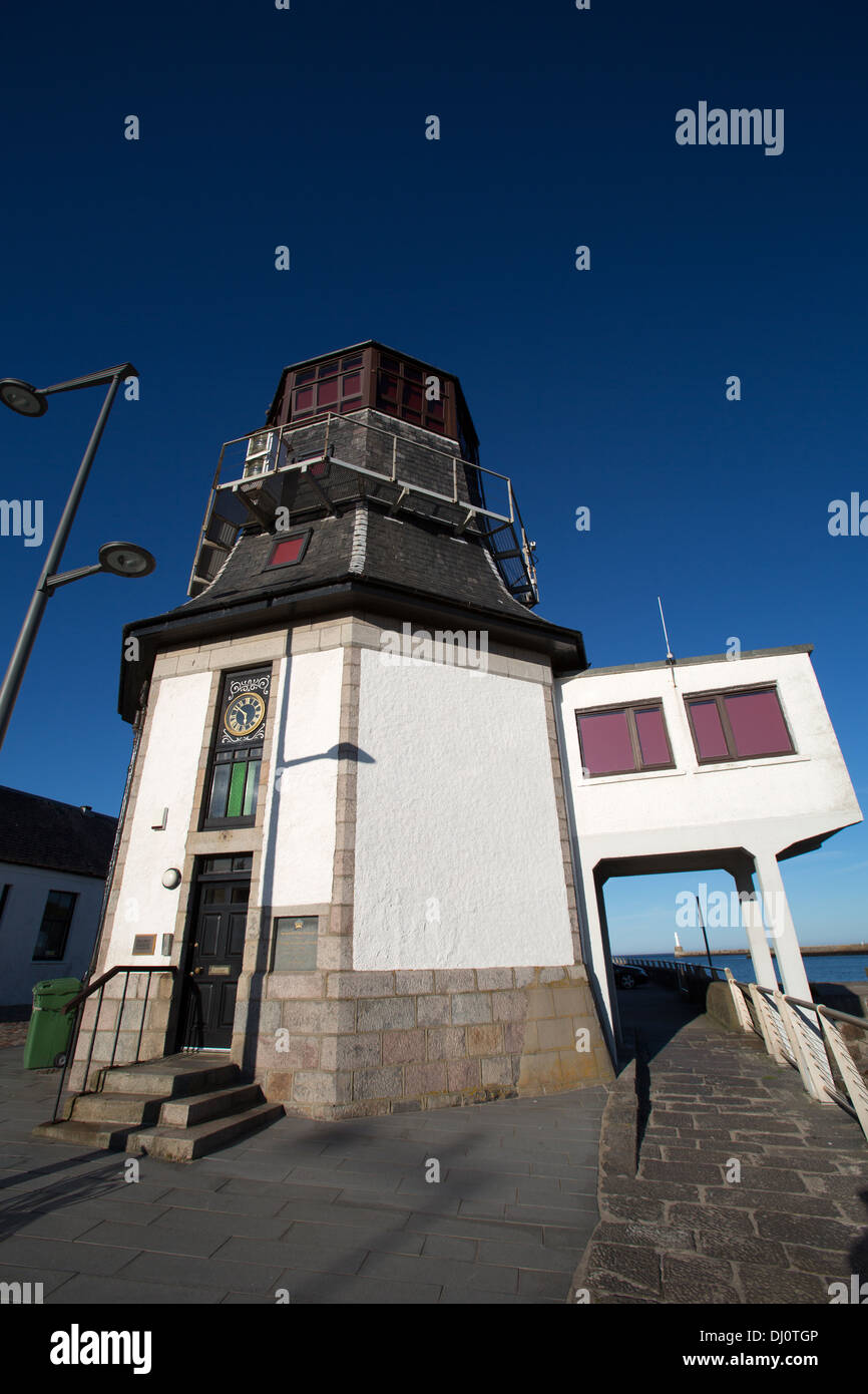 Stadtzentrum von Aberdeen, Schottland. Das Runde Haus ist ein ehemaliger marine Navigation Control Center befindet sich in Aberdeen die Hafeneinfahrt. Stockfoto