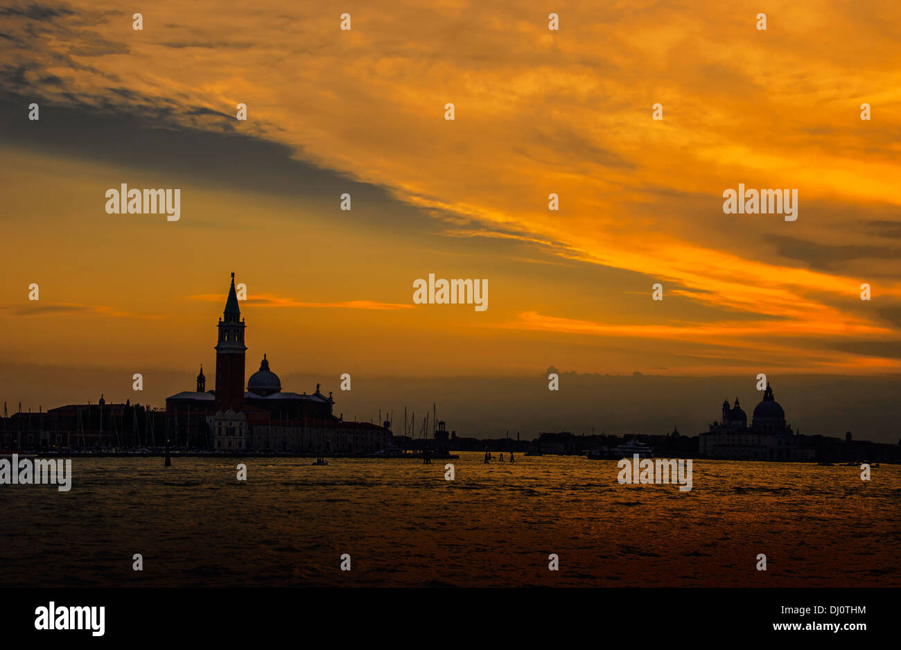 Sonnenuntergang über St. Giorgio Insel und Kirche, Venedig, Italien. Stockfoto