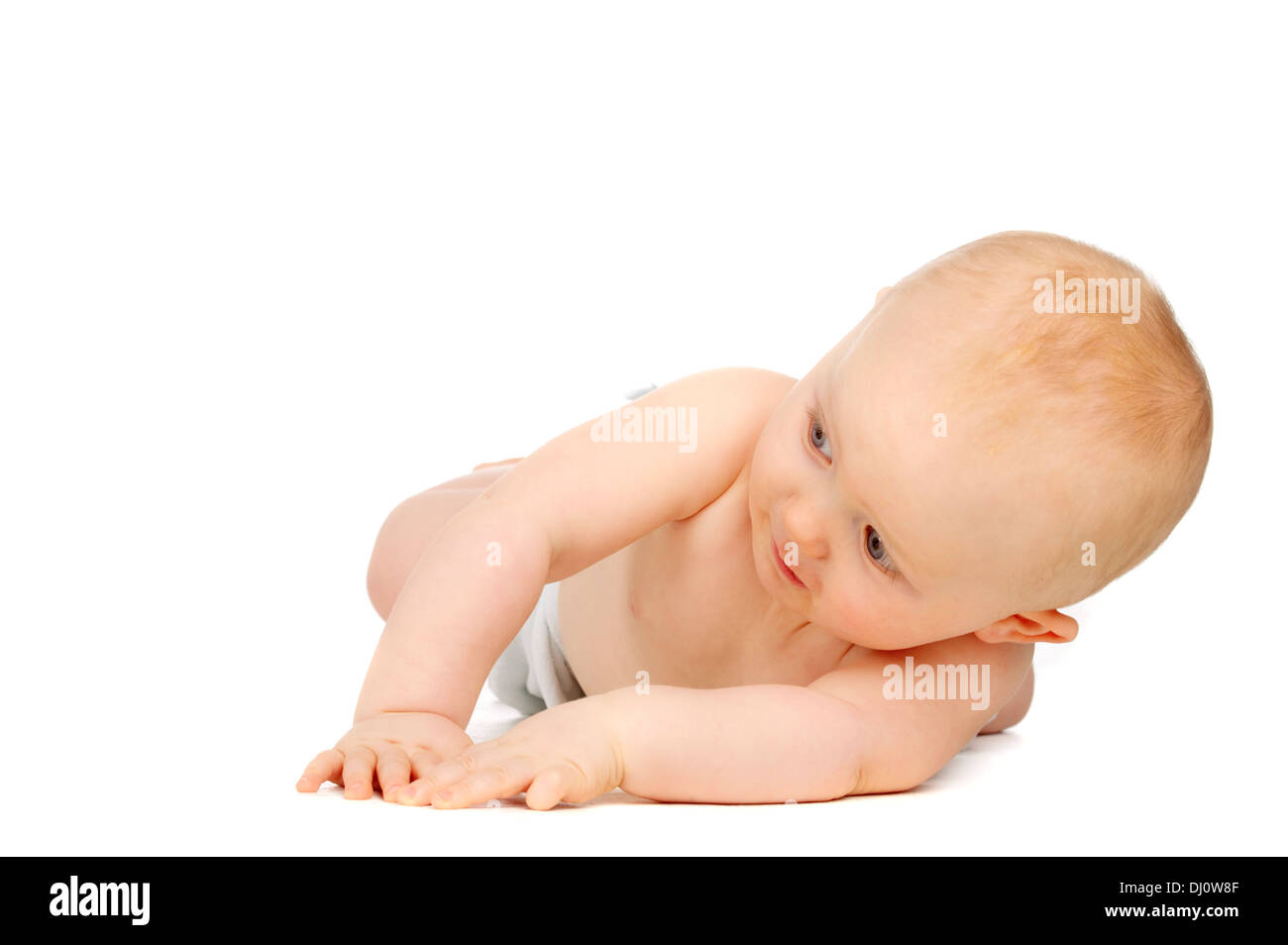 Baby stützte sich auf die Seite isoliert auf einem weißen Hintergrund, auf der Suche zur Seite Stockfoto