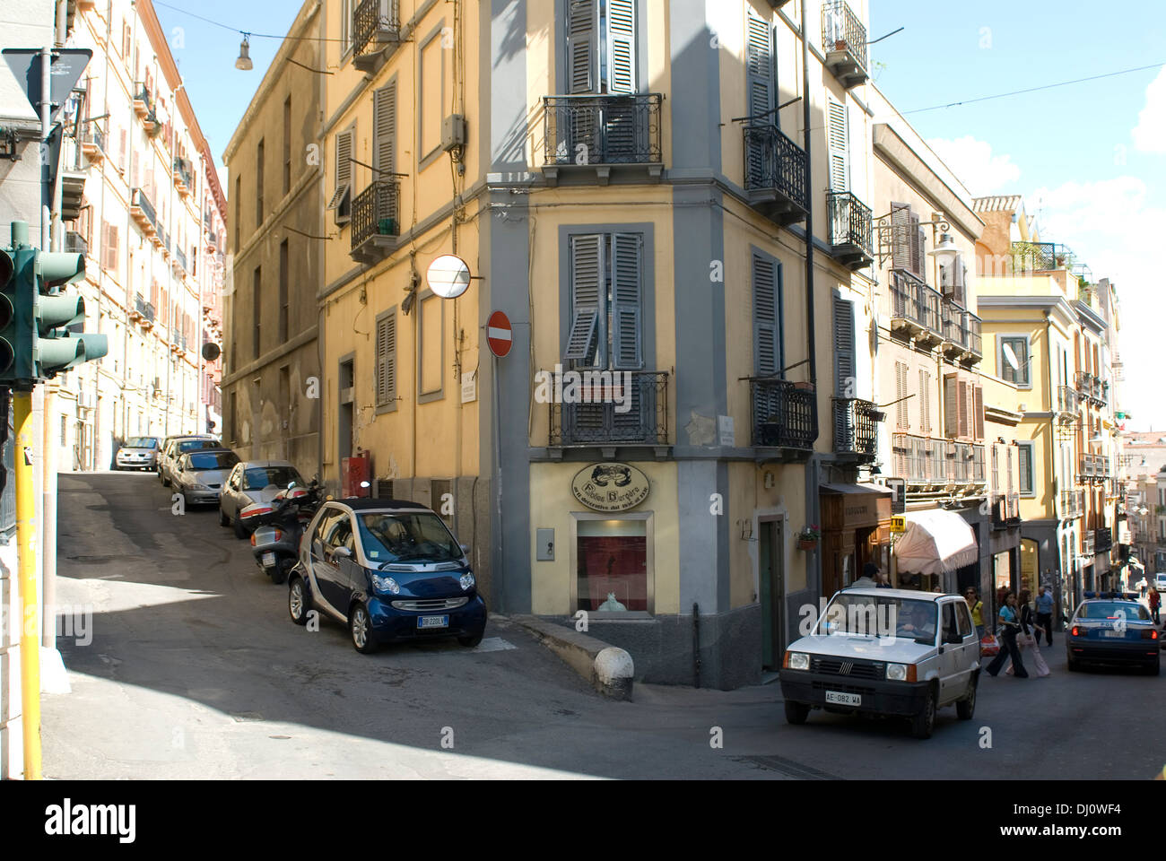 Eine Straßenansicht von der touristischen Altstadt der Hauptstadt Cagliari Sardinien Stockfoto