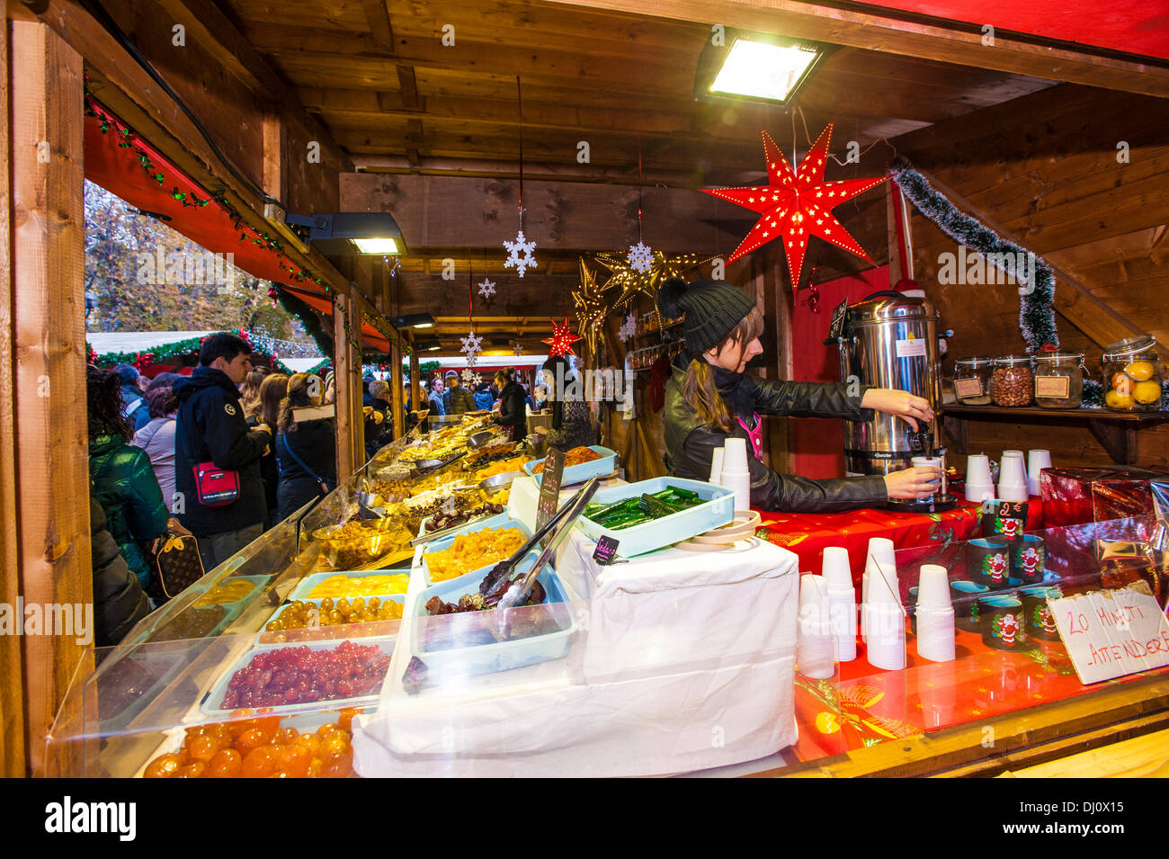 Piemont, Turin, Italien. 17. November 2013.  Vom 9. bis 24. November in Piazza Solferino Französisch Weihnachtsmarkt © wirklich Easy Star/Alamy Live News Stockfoto