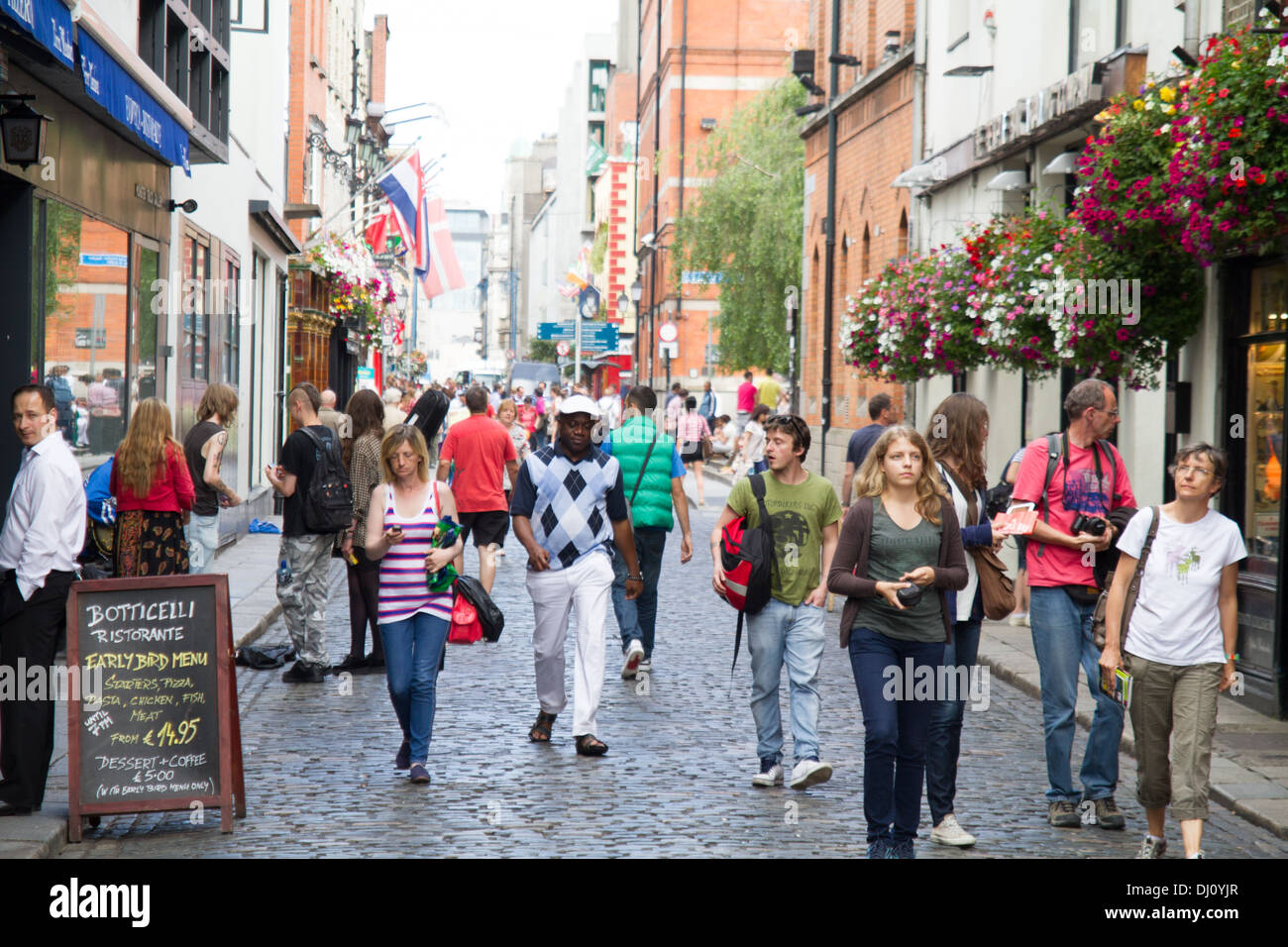 Belebte Straße im Temple Bar Bezirk Dublin Irland Stockfoto