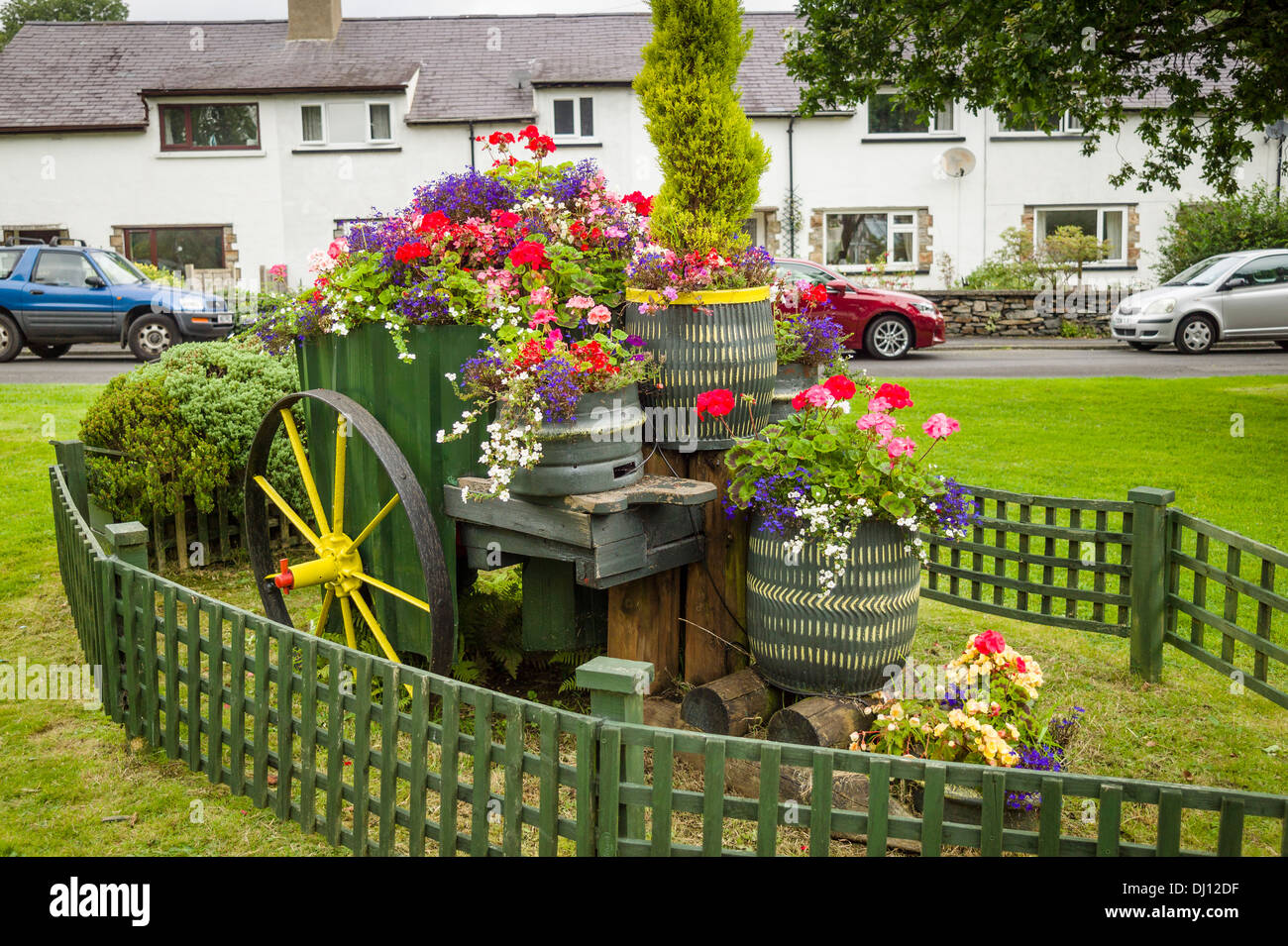 Ungewöhnliche Blumengarten im Dorf von Beddgelert Snowdonia North Wales UK Stockfoto