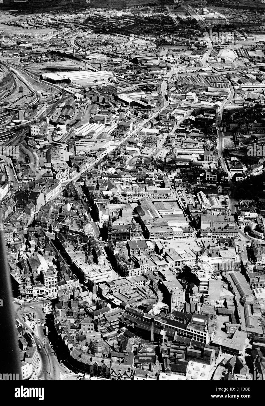 Luftaufnahme von Wolverhampton Uk 1961 zeigt Mander Bemalung Fabrik (heute Mander Centre) unten rechts. Stockfoto