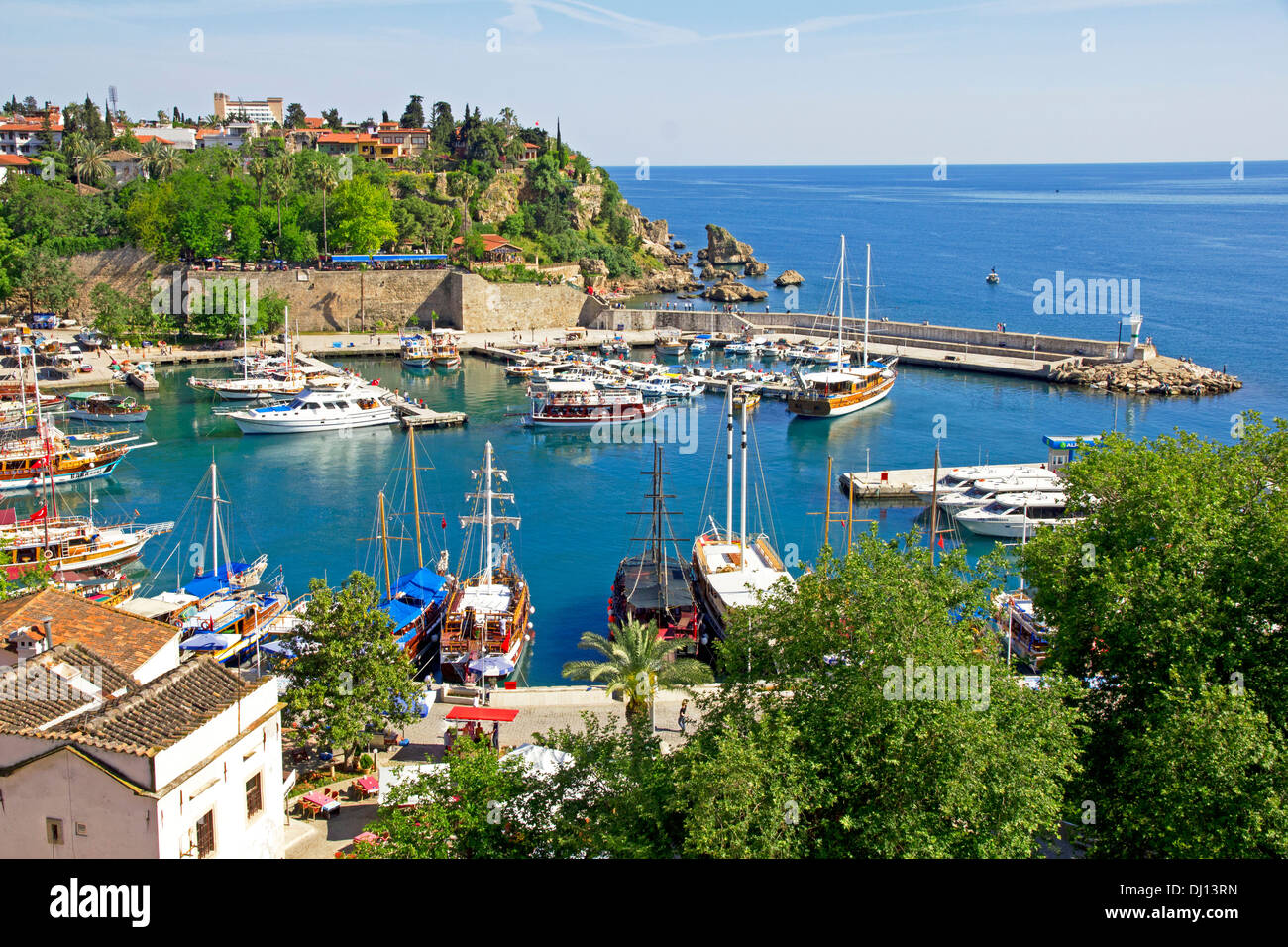 Turkei. Antalya Stadt. Schöne Aussicht auf Hafen mit Yachten Stockfoto