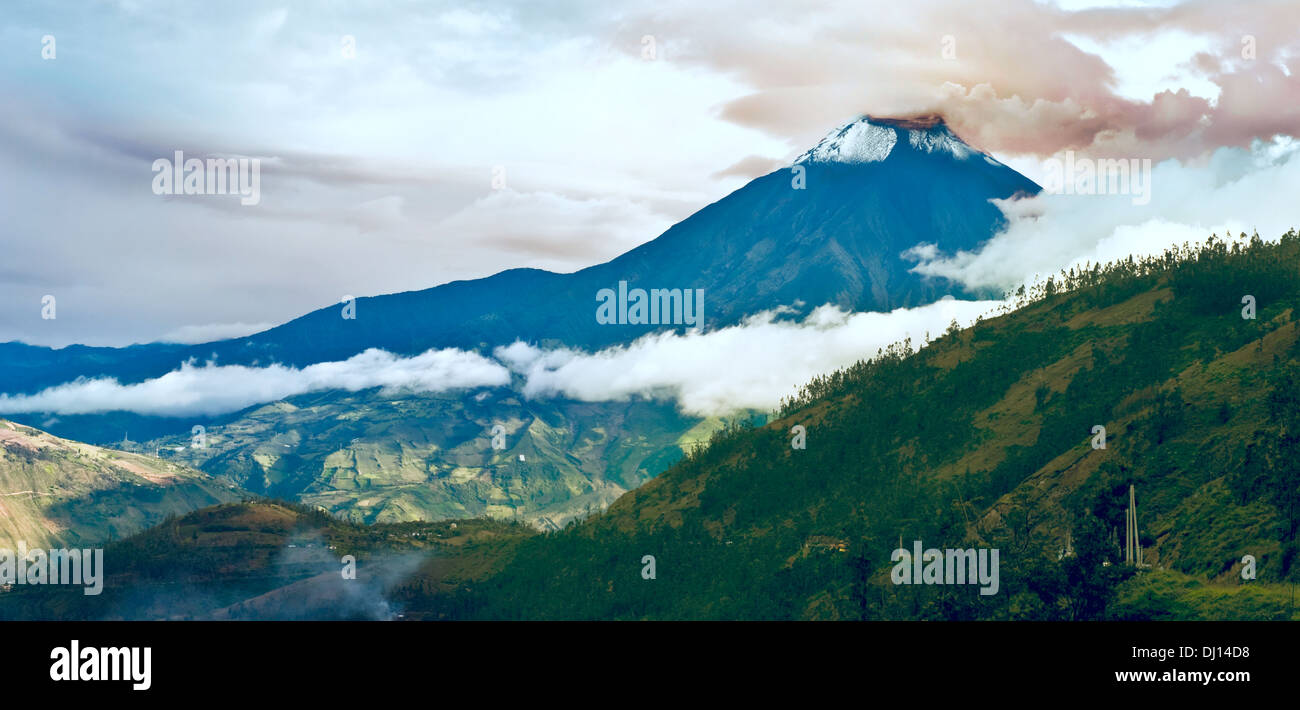 Ausbruch eines Vulkans Tungurahua in Ecuador Stockfoto