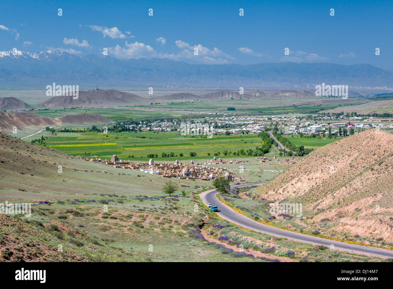 Muslimischer Friedhof in Gebirgen Zentralasiens Stockfoto