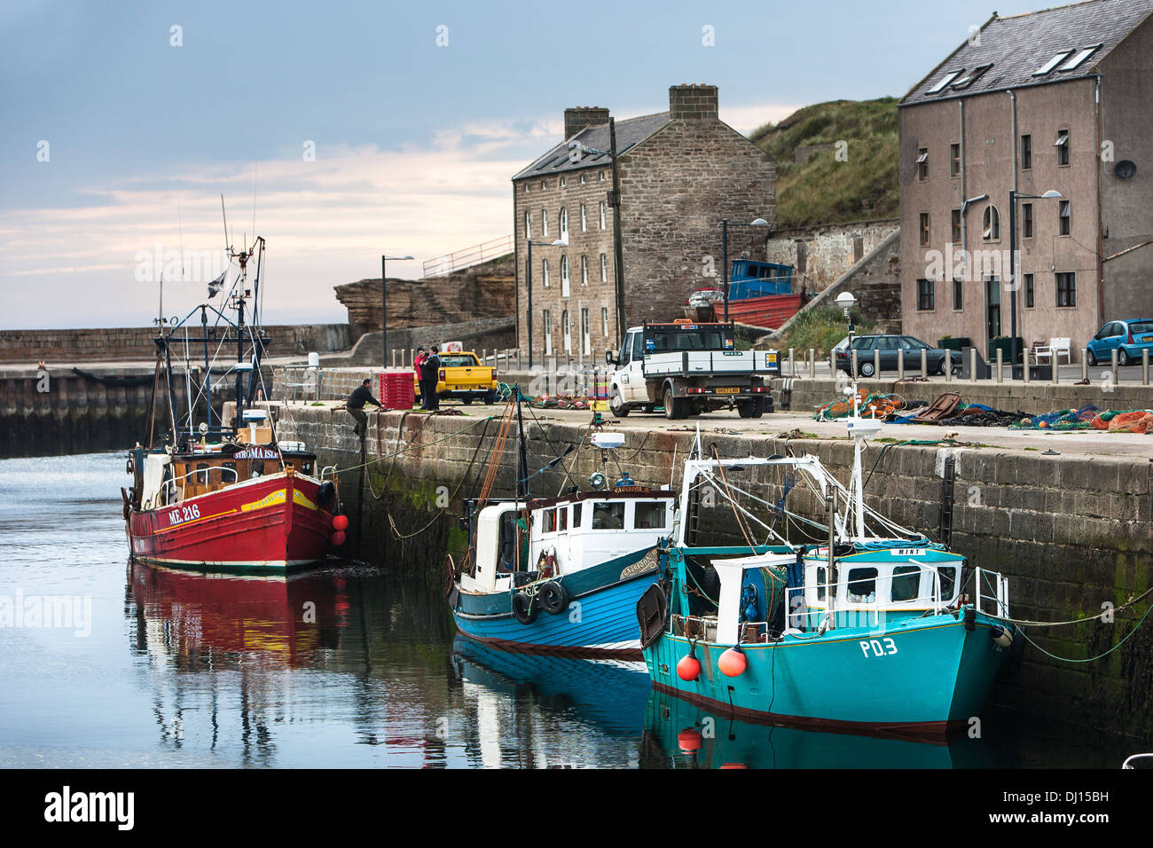 Angelboote/Fischerboote im Hafen von Burghead in Moray, Schottland. Stockfoto