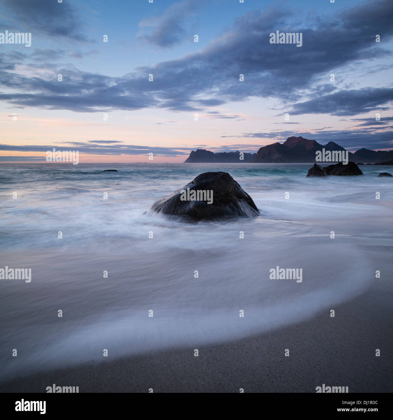 Malerische Myrland Strand, Flakstadoy, Lofoten Inseln, Norwegen Stockfoto