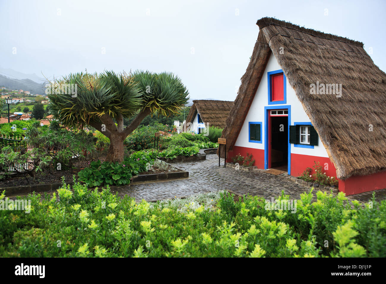 Traditionelles Haus im Dorf Santana auf Madeira. Santana, Madeita Insel, Portugal Stockfoto