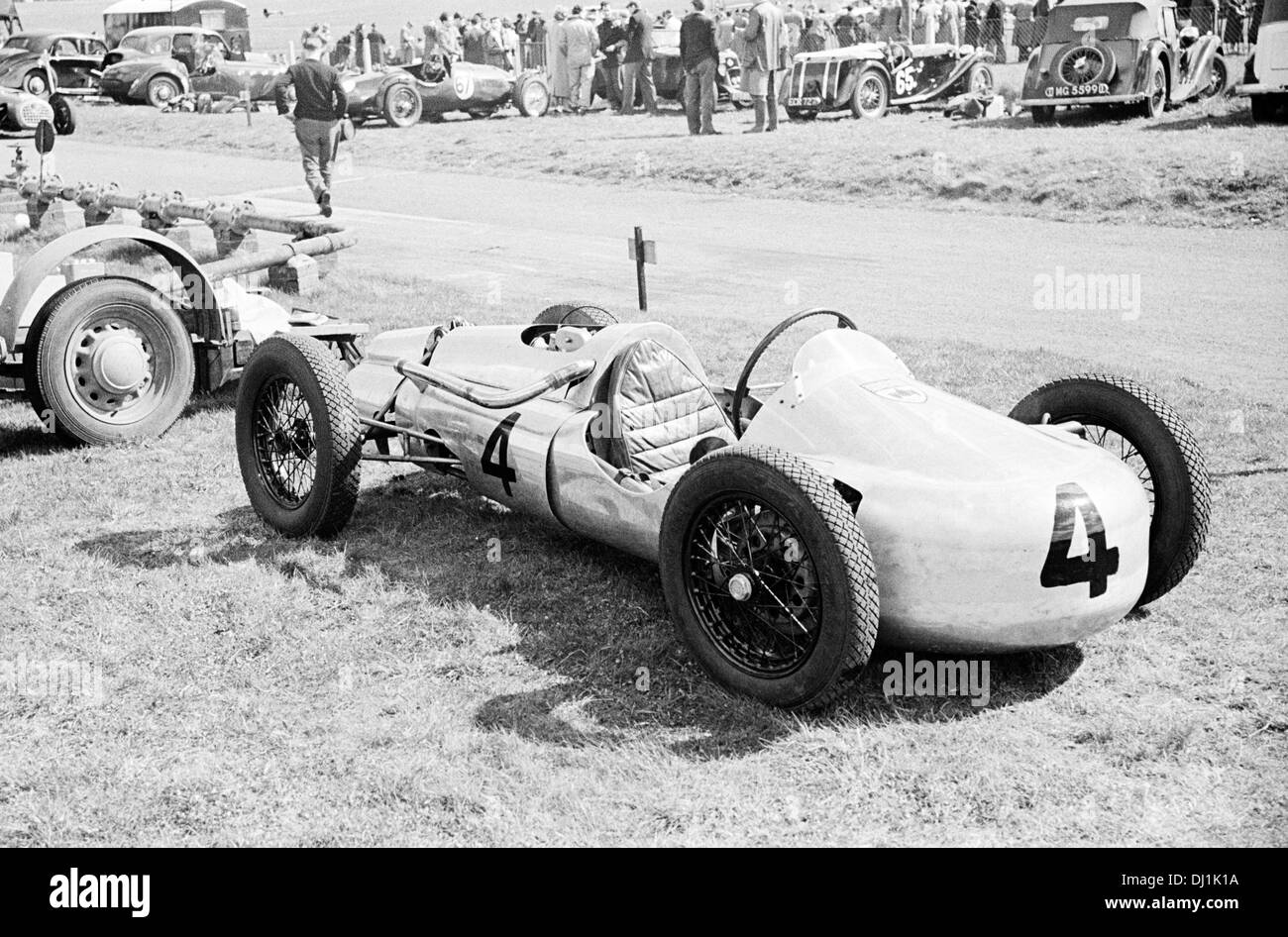 500cc F3 Auto in den Gruben an Castle Combe, England 3. April 1954. Stockfoto