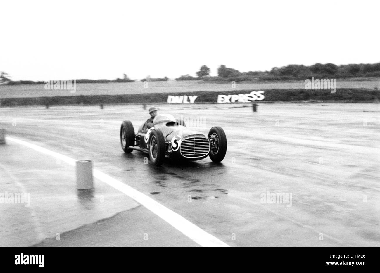 Fangio in einem BRM V16 beendete 2. Platz, Formule Libre Rennen Tagung des British GP, Silverstone, England 18. Juli 1953. Stockfoto