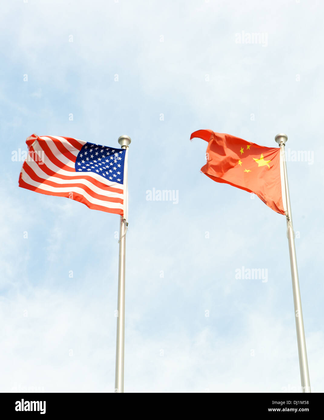 USA-Amerika und China Flaggen nebeneinander Stockfoto