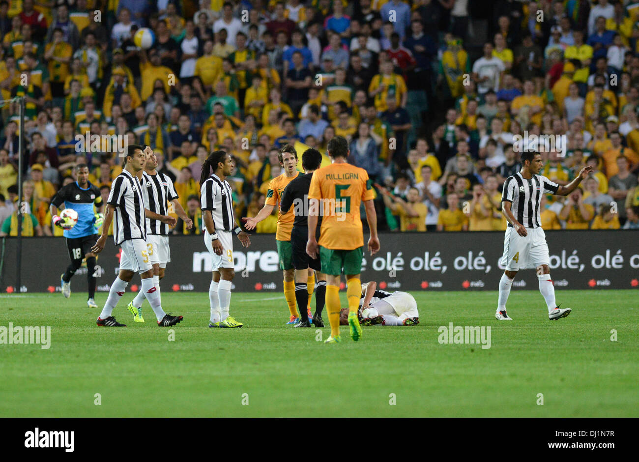 Sydney, Australien. 19. November 2013. Australische vorwärts Robbie Kruse nimmt eine gelbe Karte während der internationalen freundlich zwischen Deutschland und Costa Rica aus dem Allianz-Stadion. Bildnachweis: Aktion Plus Sport/Alamy Live-Nachrichten Stockfoto