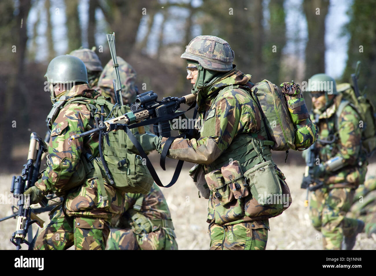 Getarnten Soldaten während eines Trainings der Special Forces der niederländischen Armee an einem kalten Tag Stockfoto