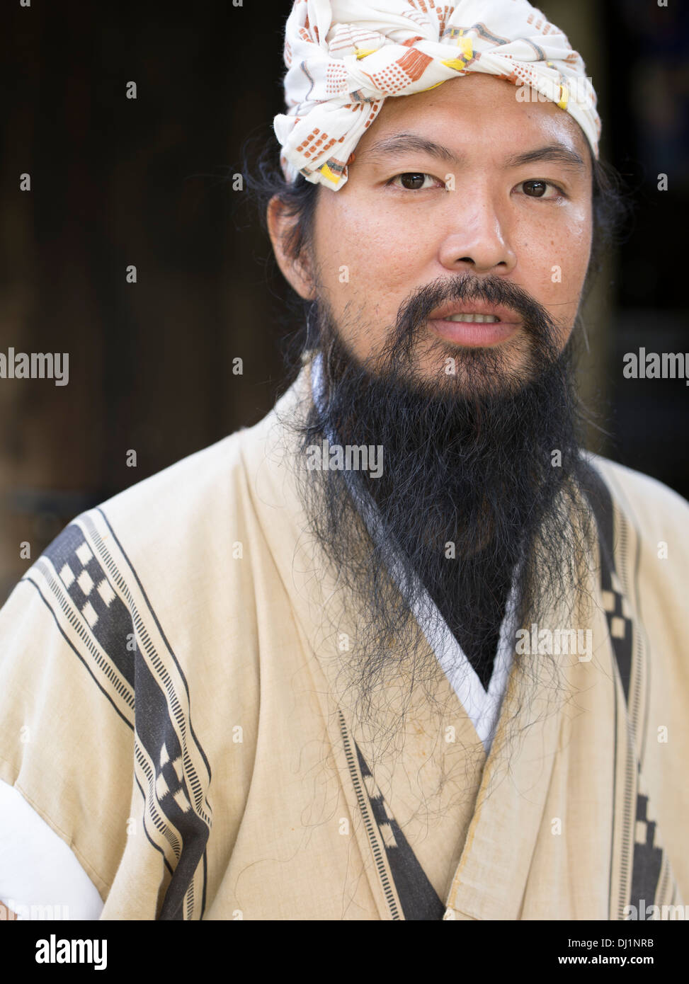 Okinawa Mann in traditioneller Tracht auf Ryukyu Mura historisches Dorf, Okinawa, Japan Stockfoto