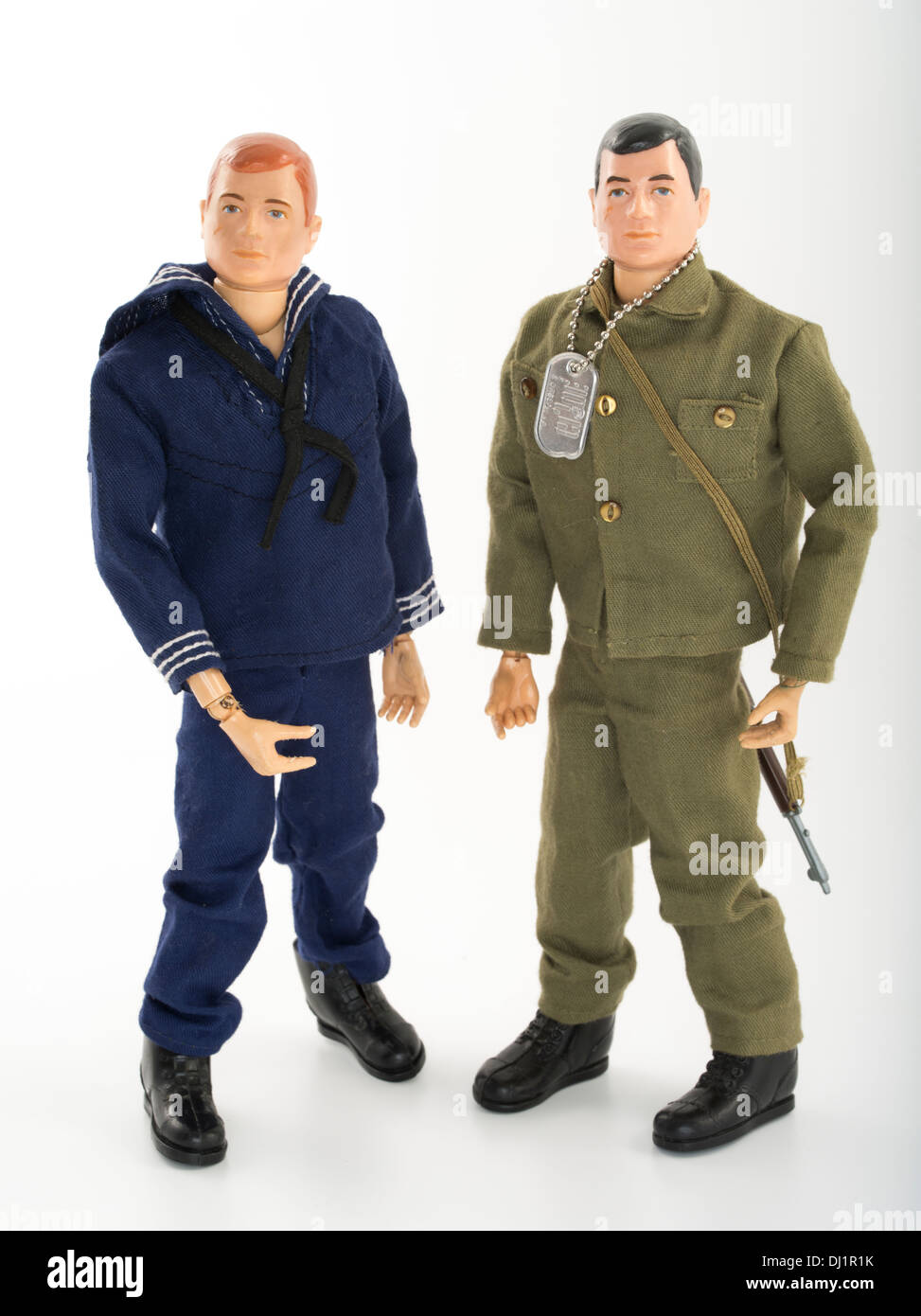 1964 GI Joe-Action-Figuren von Spielzeug Firma Hasbro. US-Streitkräfte Marine mit Army G.I. Stockfoto