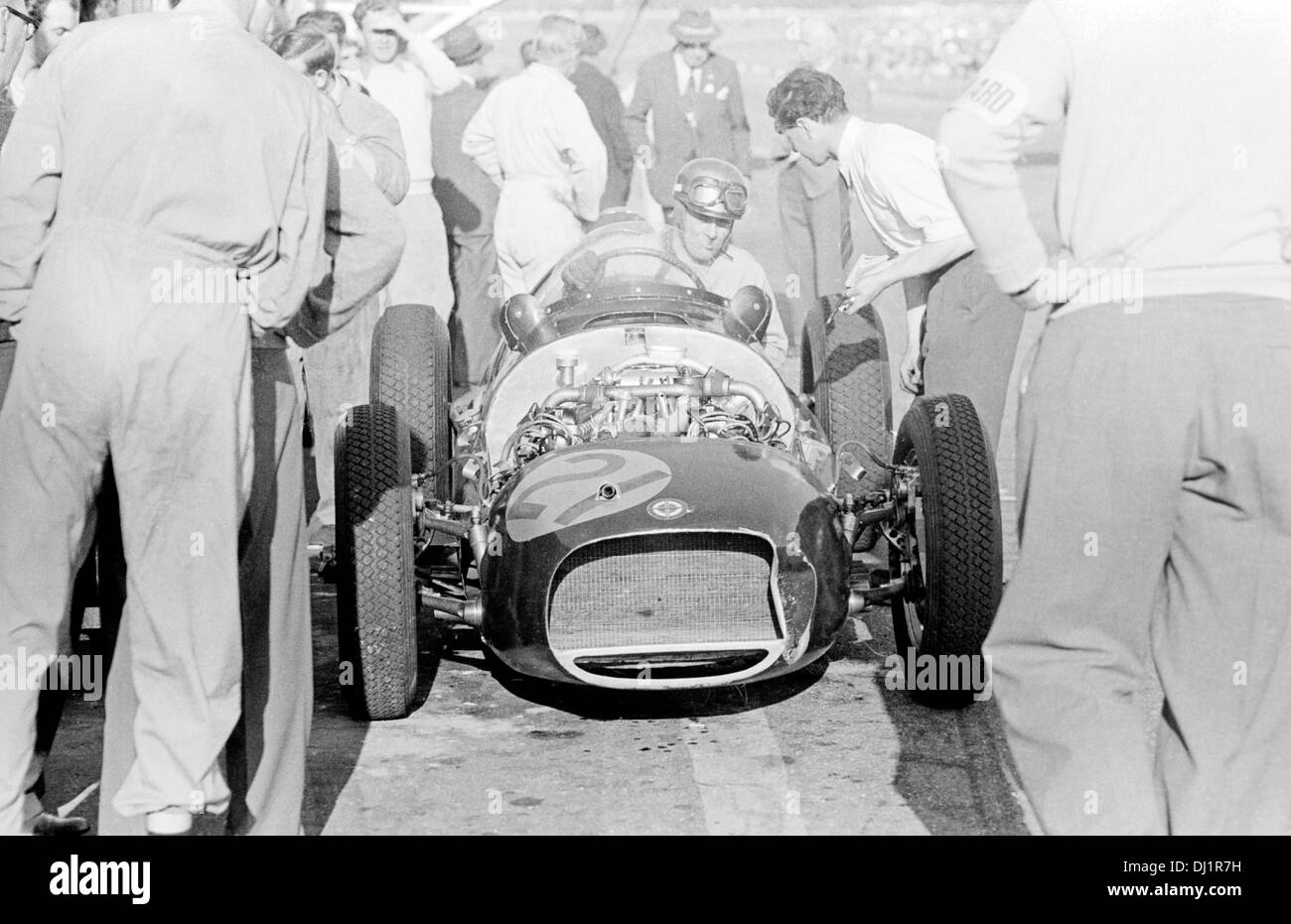 Ron Flockhart in BRM V16 Mark II Fahrgestell Nr. 4, Formule Libre Rennen in Snetterton, England 14. August 1954. Stockfoto