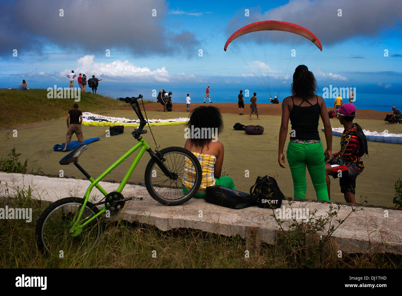 Paragliding in St. Leu. Insel La Réunion im Indischen Ozean, ist ein ausgezeichneter Ort für Freiflug, die Flugbedingungen sind Stockfoto