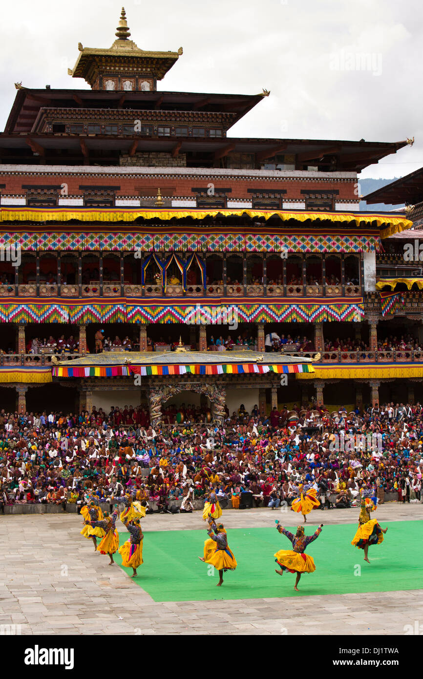 Bhutan, Thimpu Dzong, jährliche Tsechu Tänzerinnen vor Kloster Stockfoto