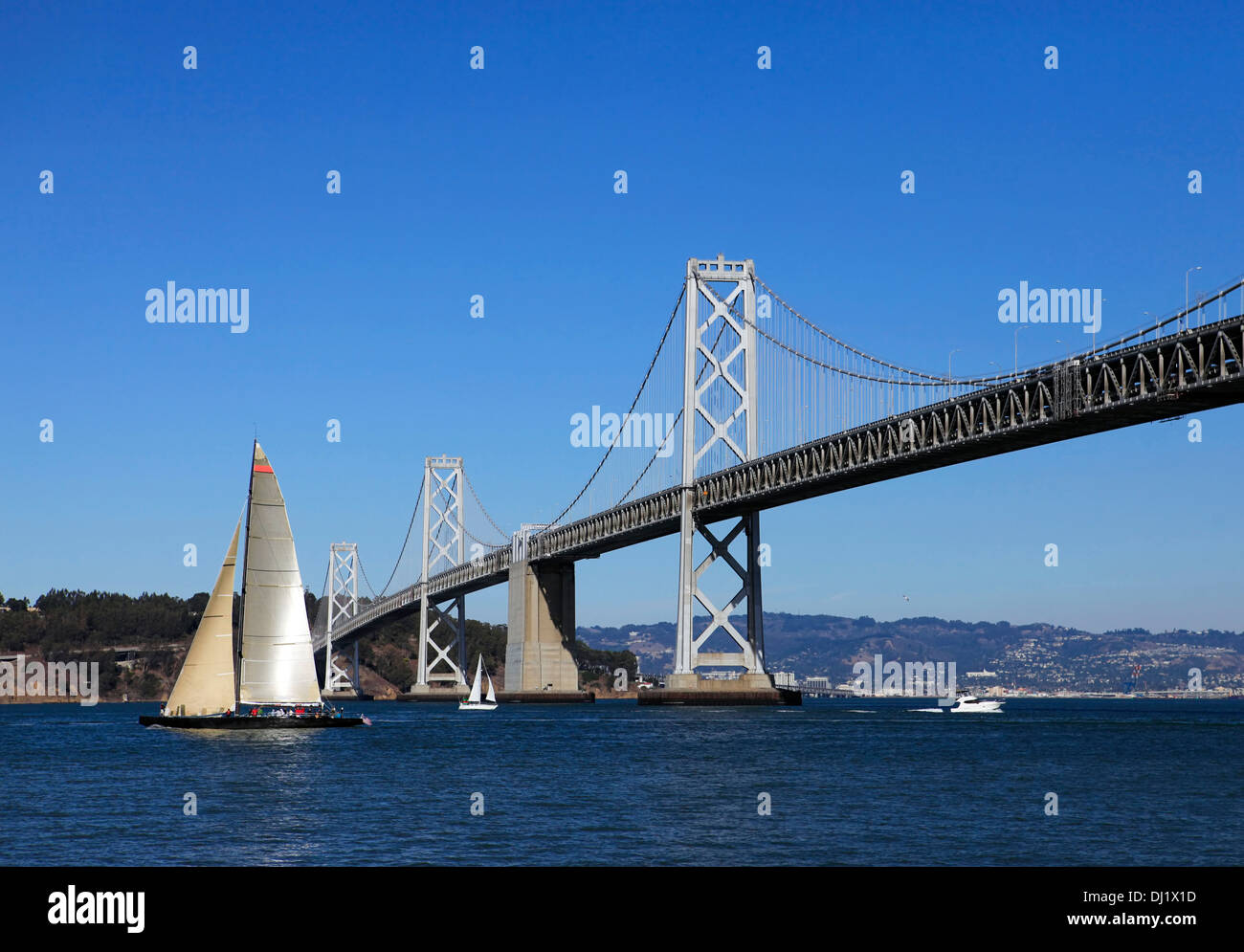 Bay Bridge und Sailfish in San Francisco Stockfoto