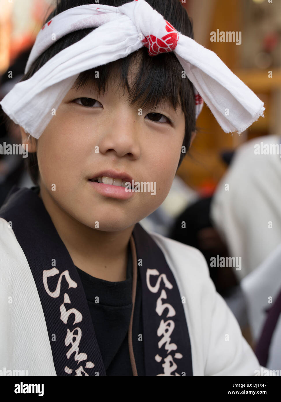 Japanische junge in Happi Mantel am Eröffnungsabend Kunchi Festival, Eröffnungsabend City, Präfektur Saga, Japan Stockfoto