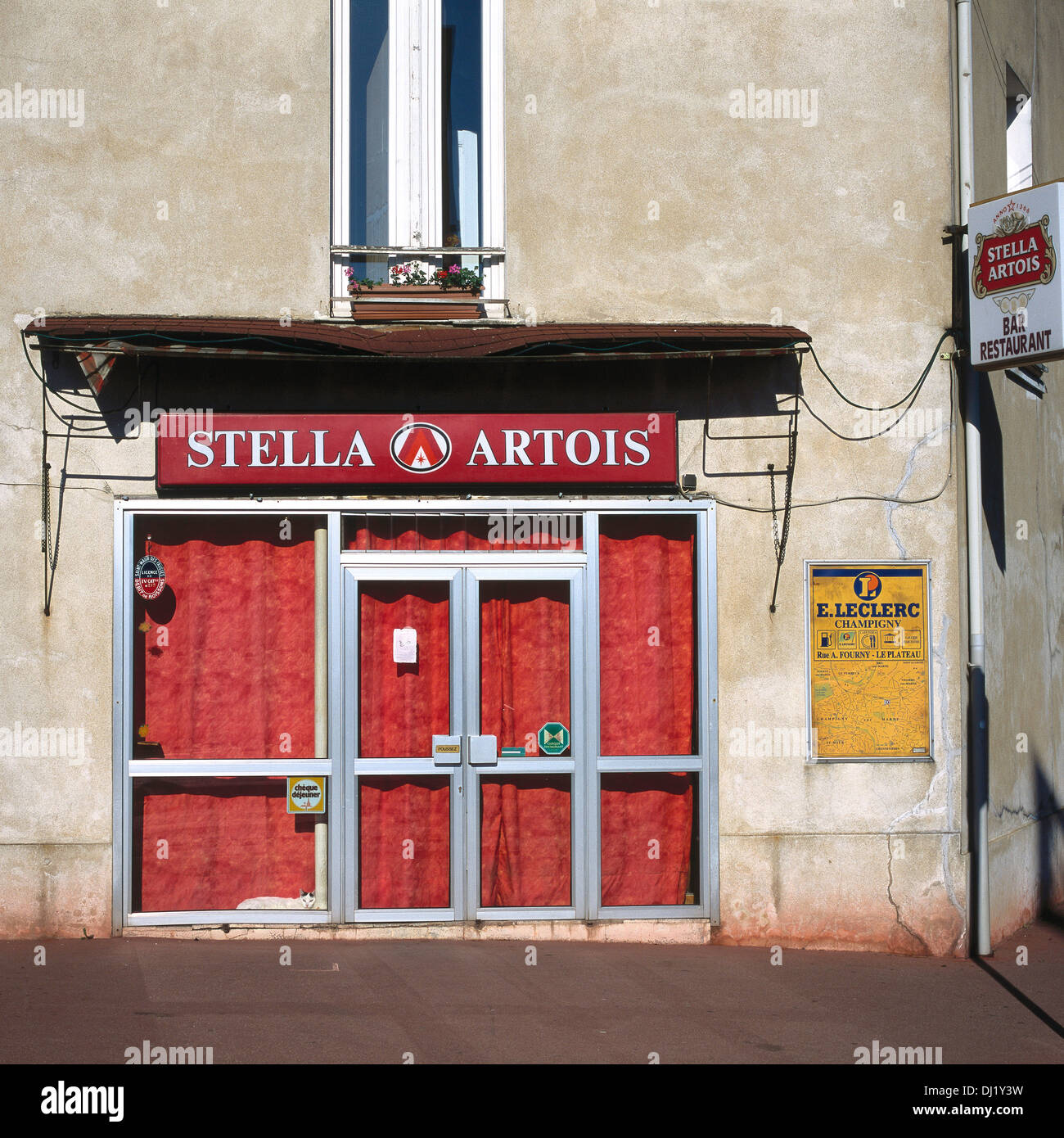 altes Café bar La Varenne-Saint-hilaire Stockfoto