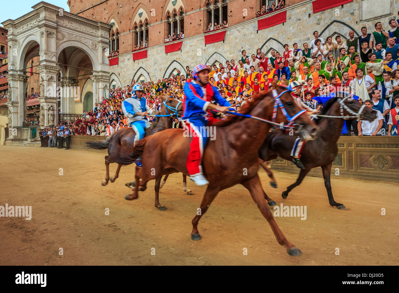 Der Palio Pferderennen, Piazza del Campo, Siena, Toskana, Italien Stockfoto