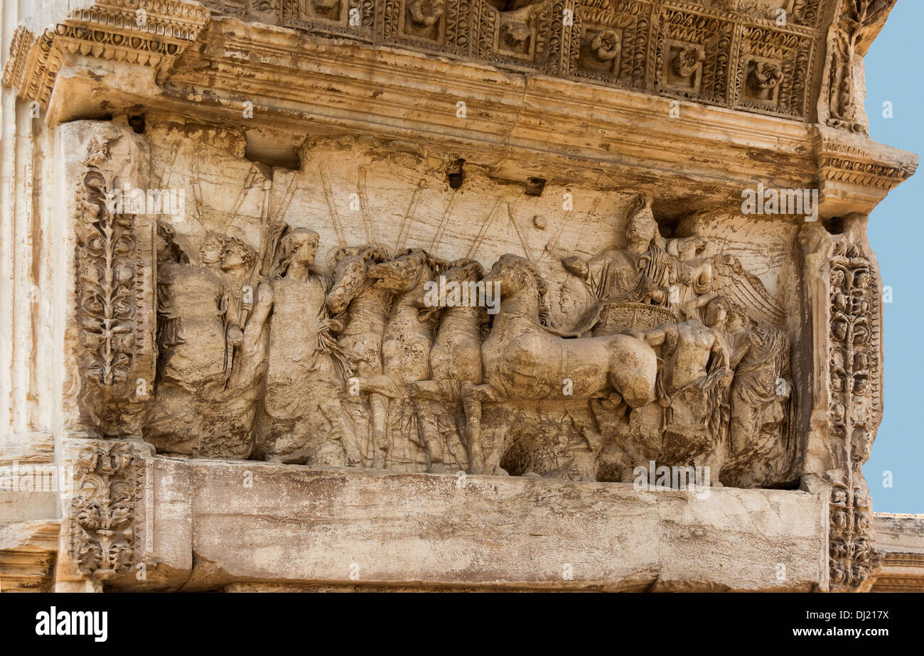 Das Relief des kaiserlichen Triumphes, Titus-Bogen, Rom, Italien. Stockfoto