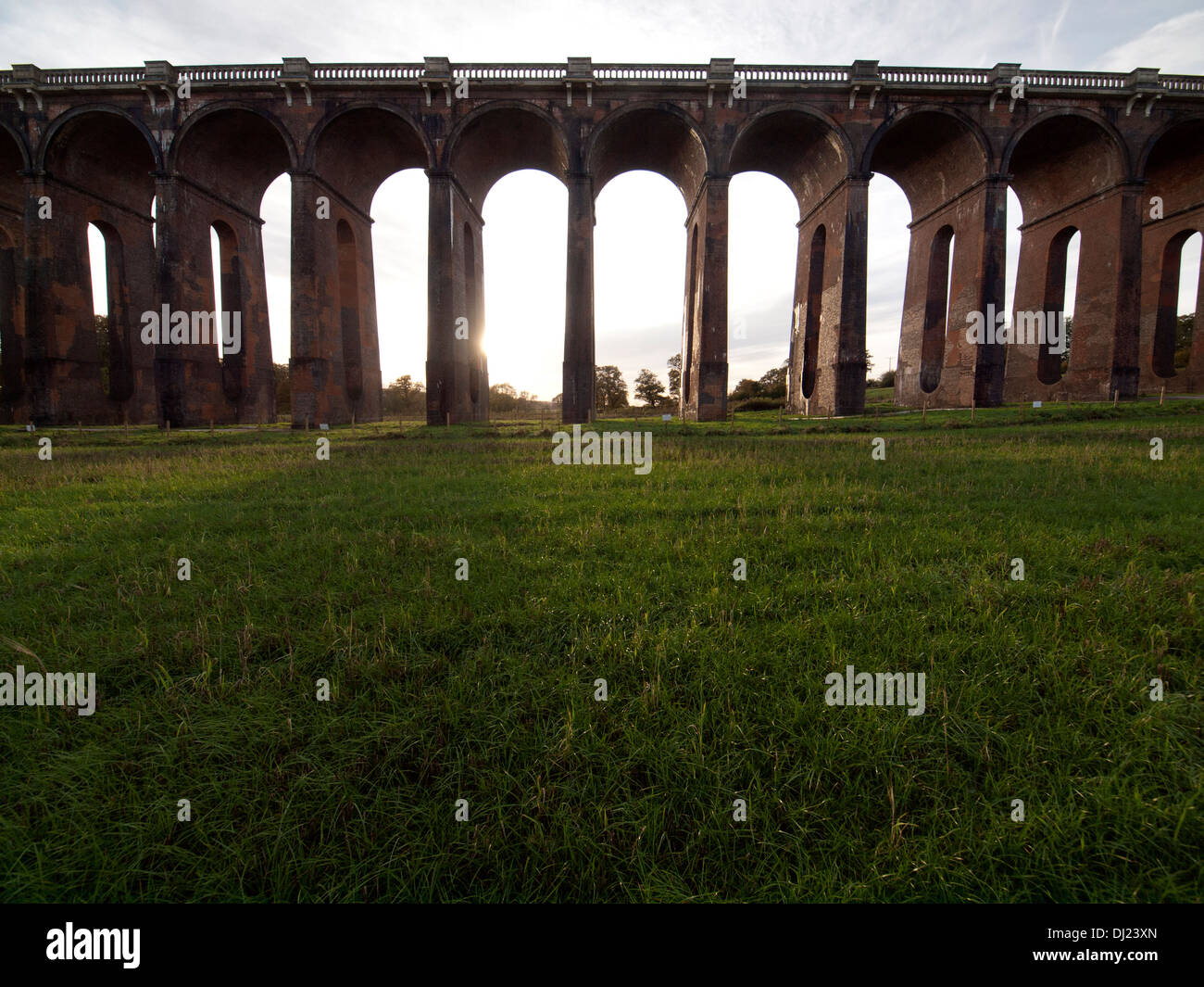 Die Ouse Valley Viaduct auf der London-Brighton-Bahnstrecke in der Nähe von Haywards Heath Stockfoto