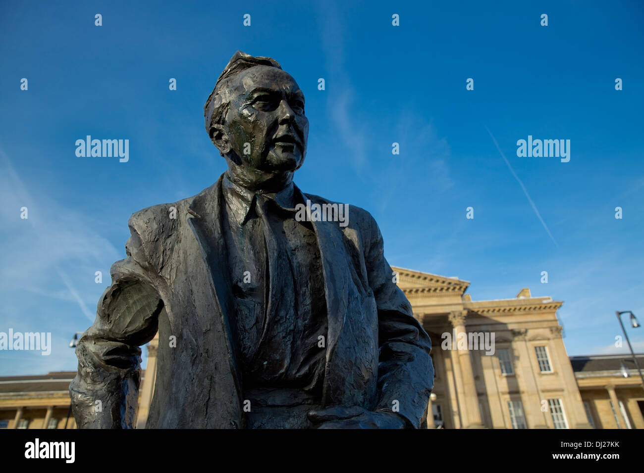 Harold Wilson Premierminister Statue außerhalb Bahnhof Huddersfield, West Yorkshire Stockfoto